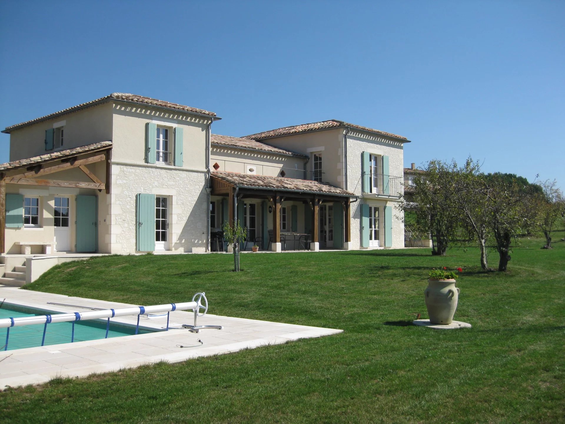 Sublime villa moderne de 4 chambres sur un prestigieux complexe de golf international