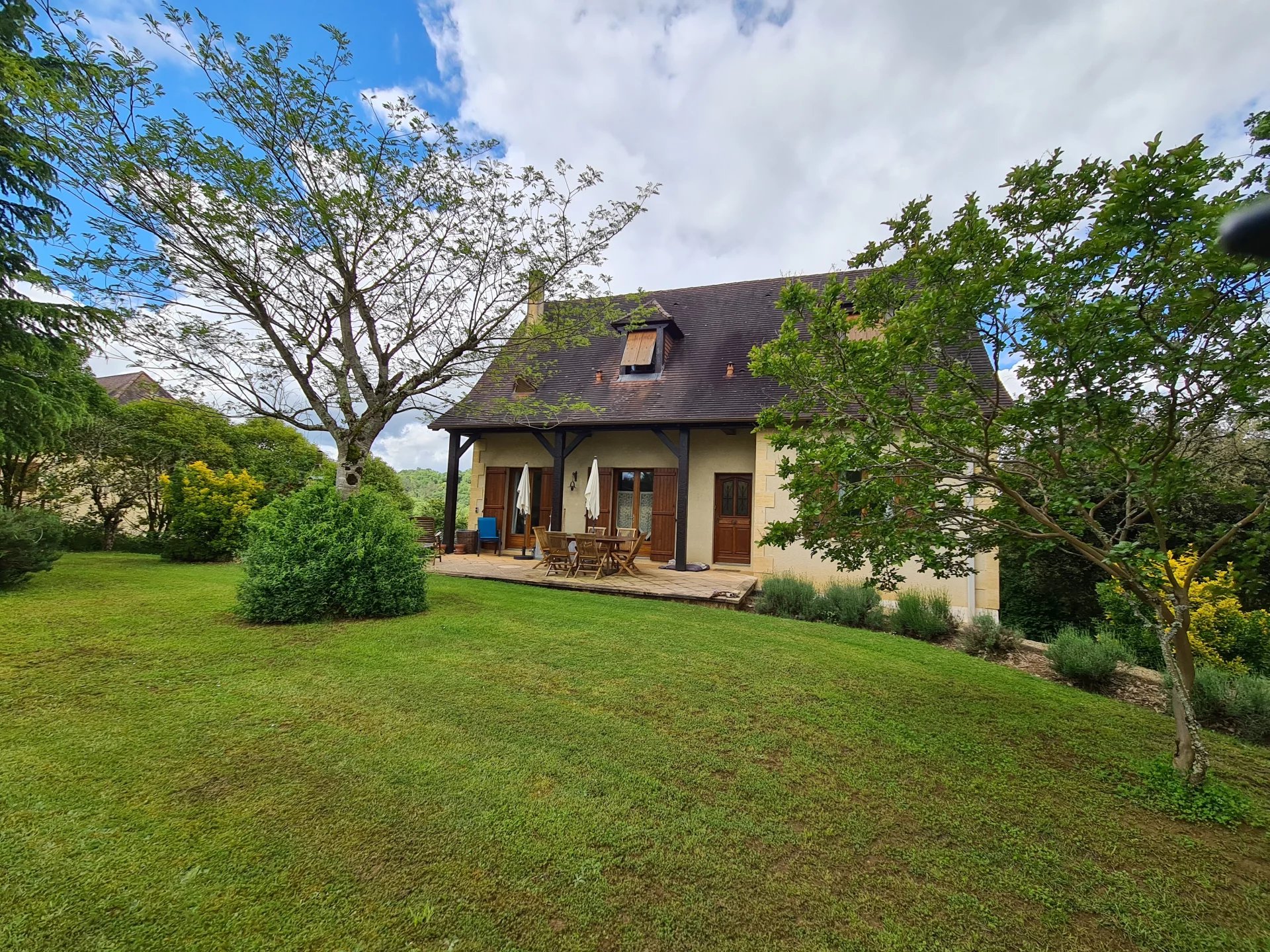 Maison périgourdine plus appartement avec piscine et vue