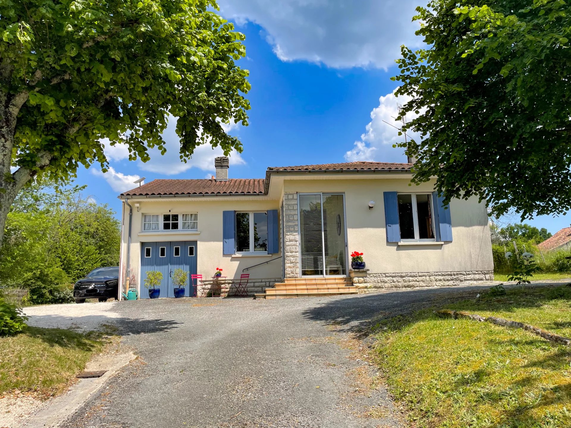 Single storey house within walking distance of cafes/bars in beautiful village - yet quiet and peaceful
