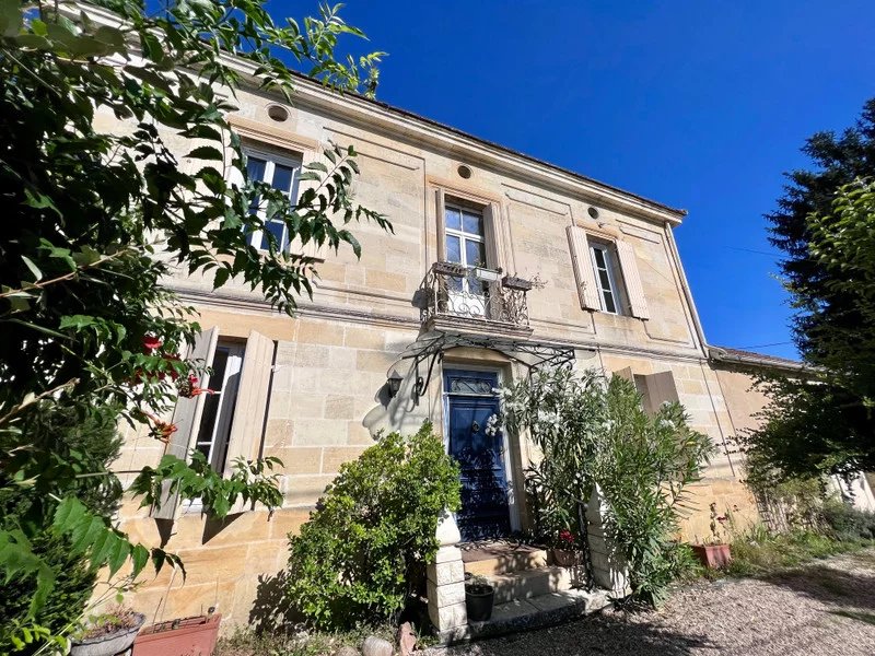 Superbe maison de maître avec piscine et façade sur la rivière Dordogne