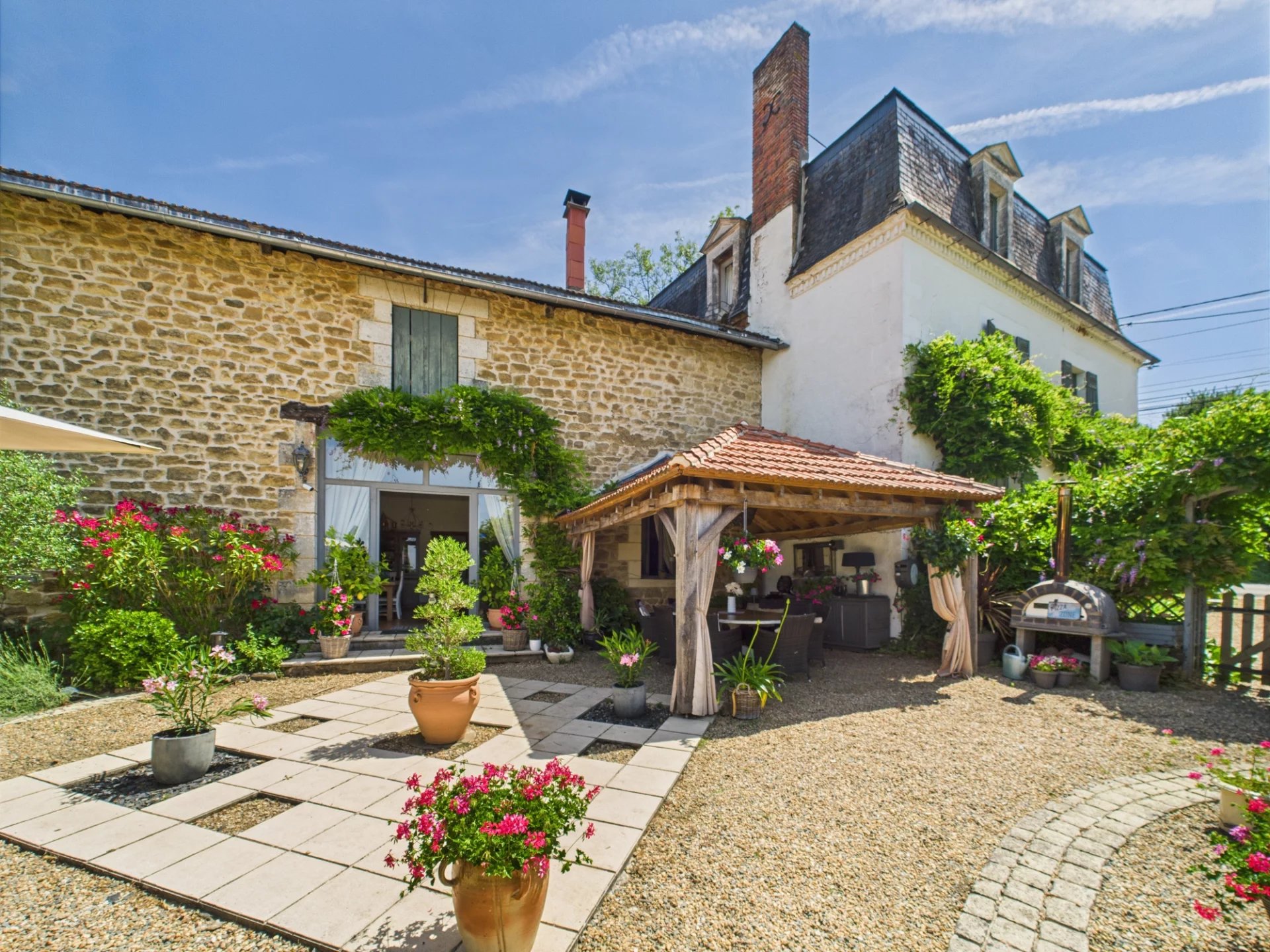 Maison de maître immaculée avec vue sur la rivière