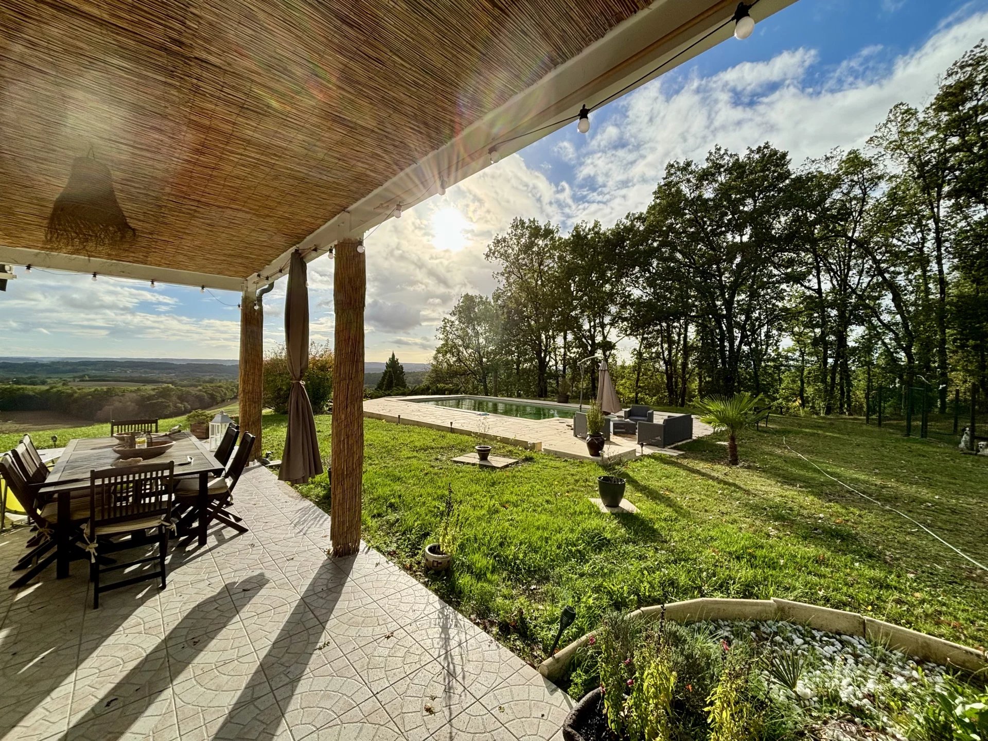 House with swimming pool and exceptional views