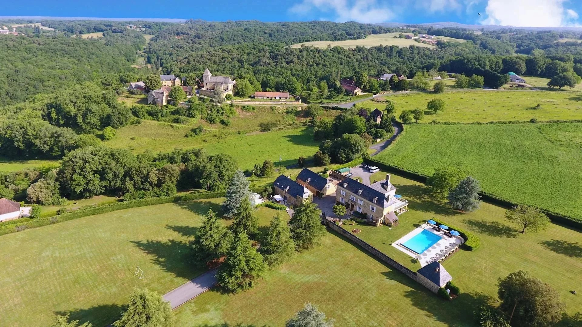 Stunning Manor House, two guest houses and two pools near Sarlat