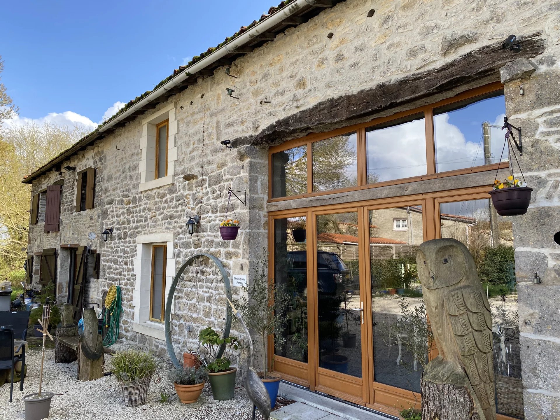 Stunning converted barn, in hamlet very close to lake