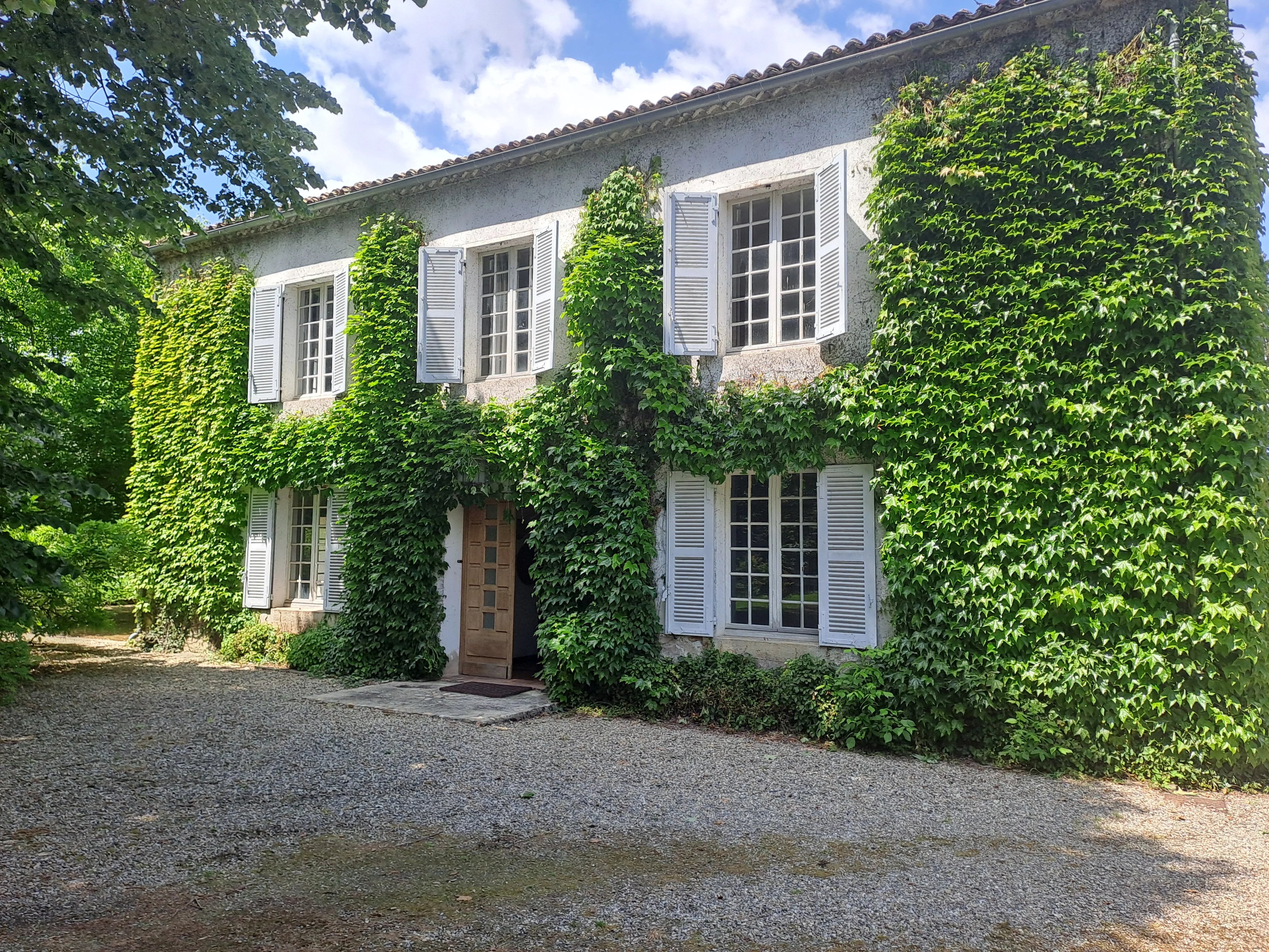 Elegant late 19th century manor house with wooded grounds and pool