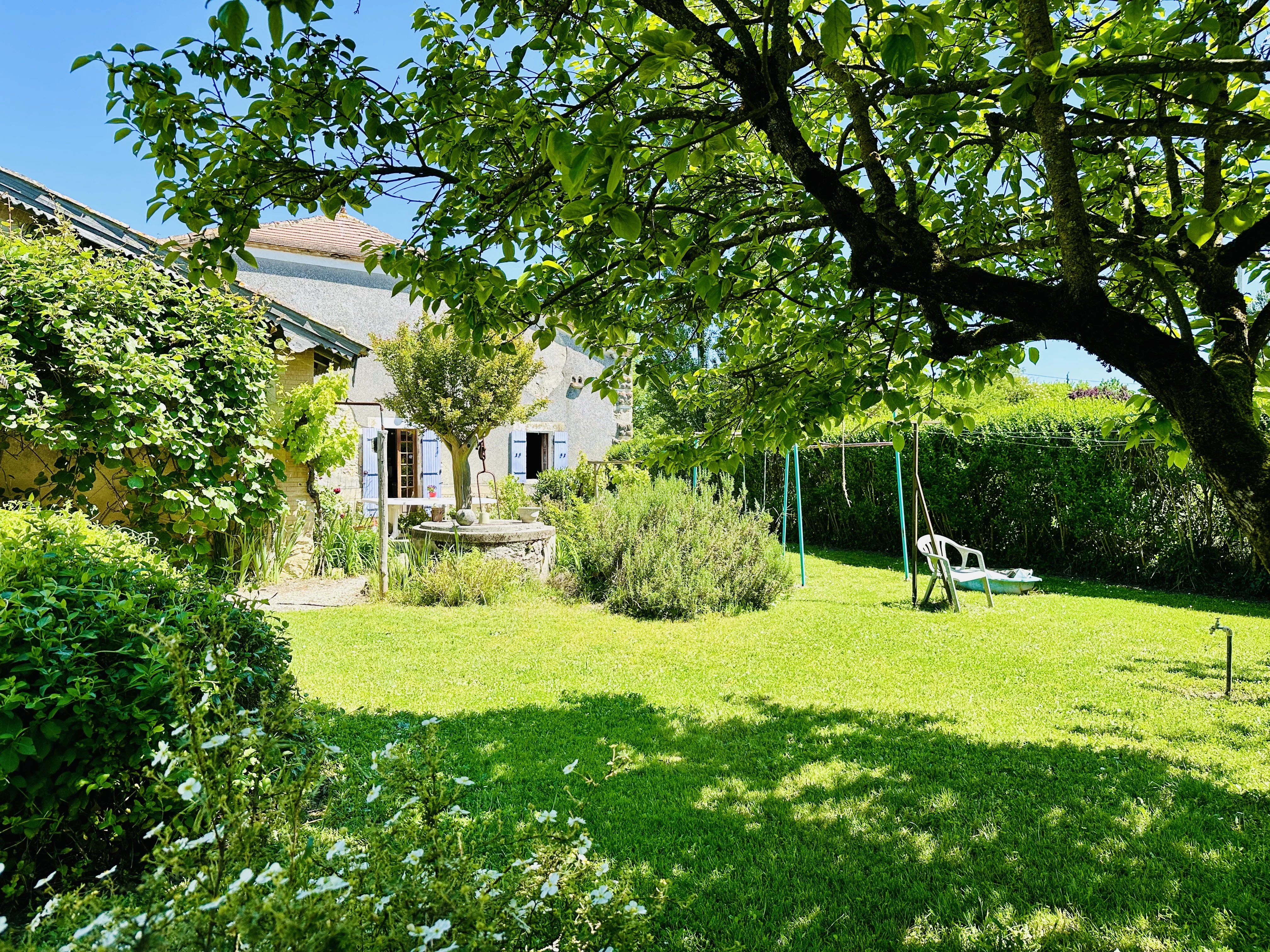 5-bedroom stone property with beautiful garden, guest annex and outbuildings