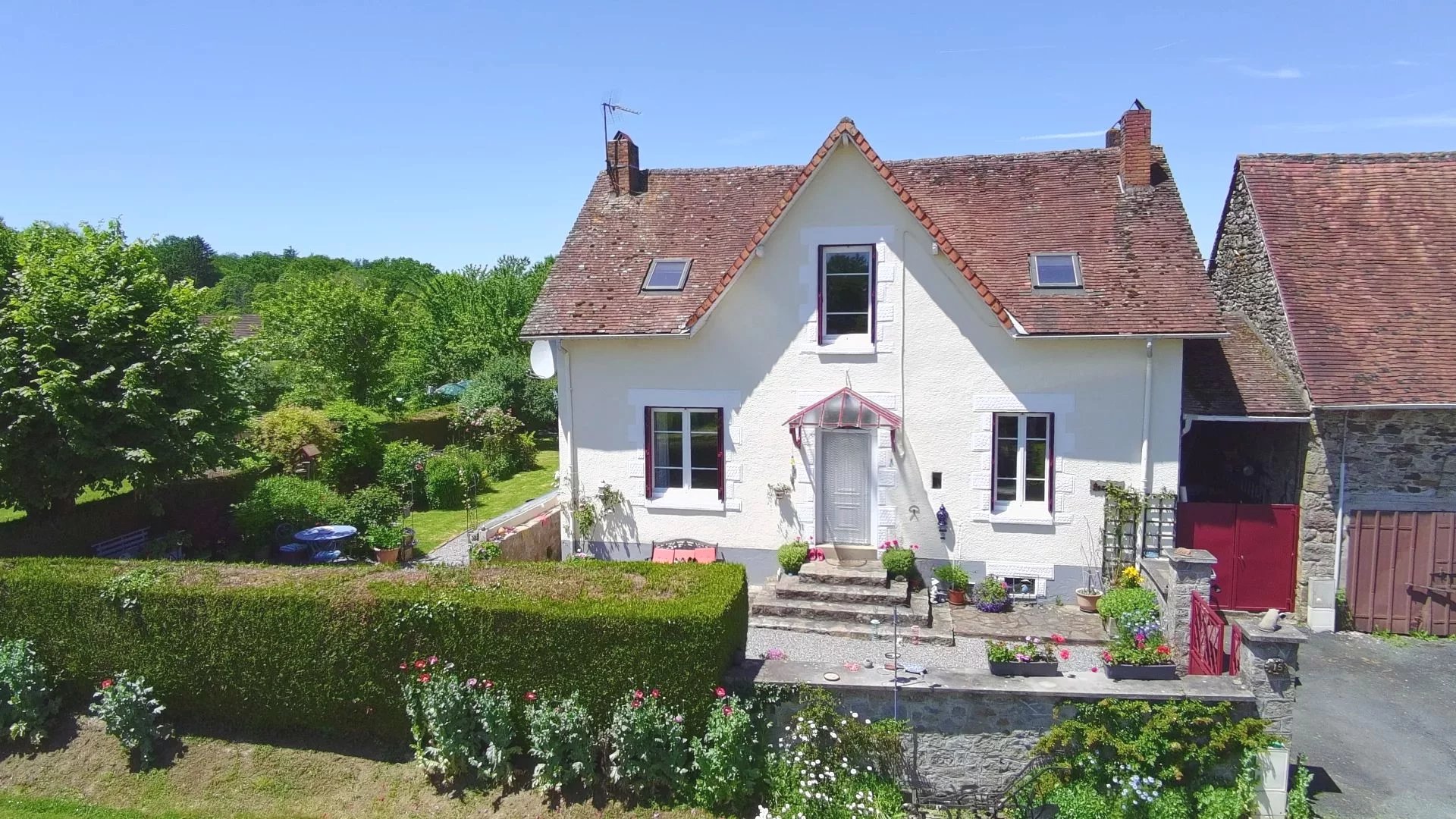 Impressive 4 bedroom property in tranquil location