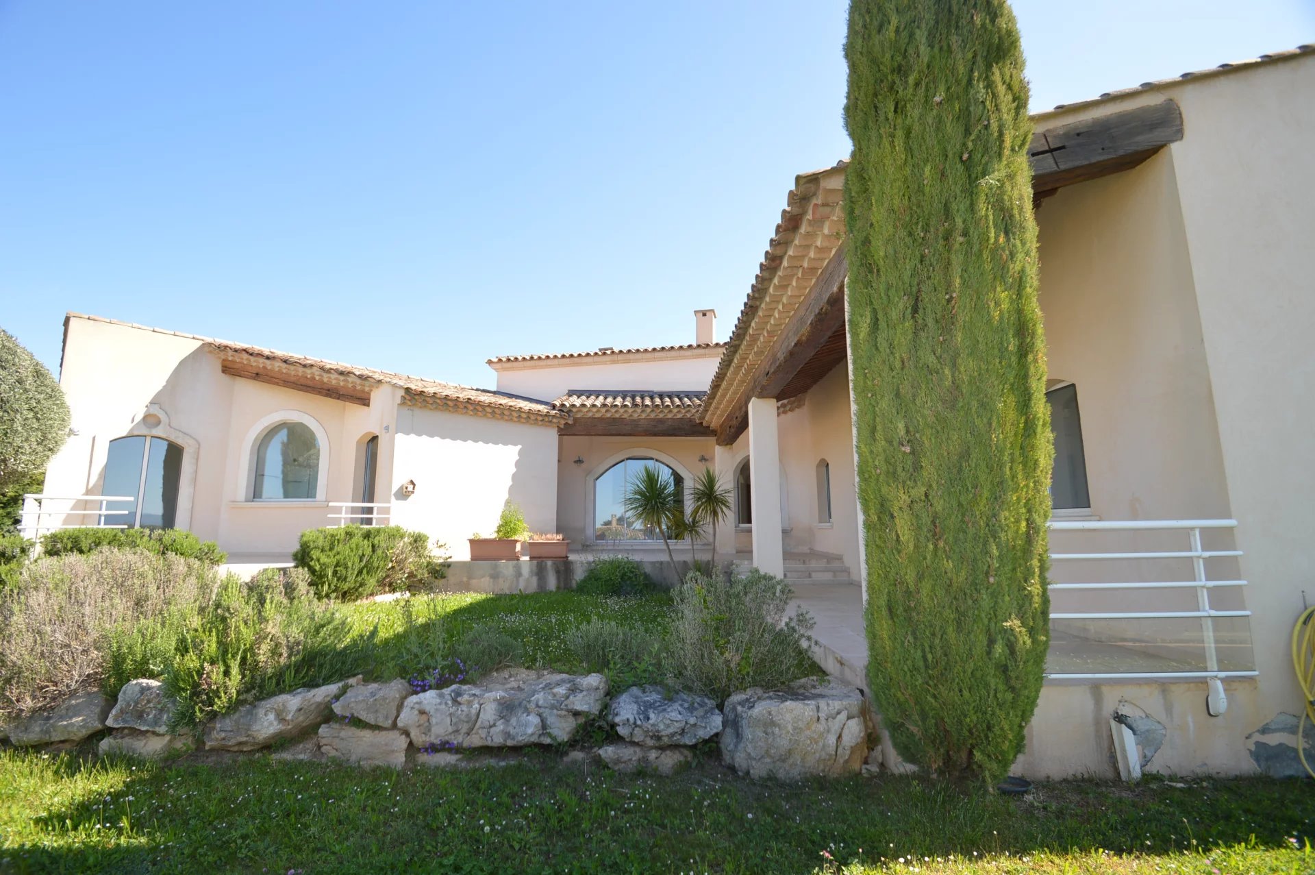 Contemporary Bastide next center
