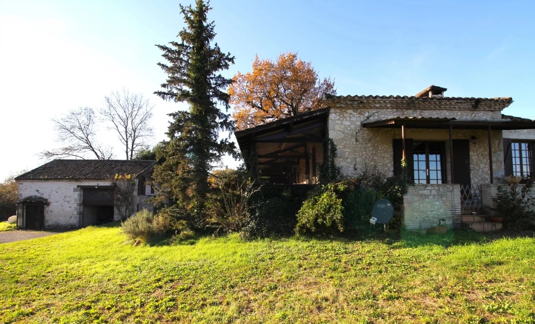 Charmante maison en pierre avec annexe et piscine