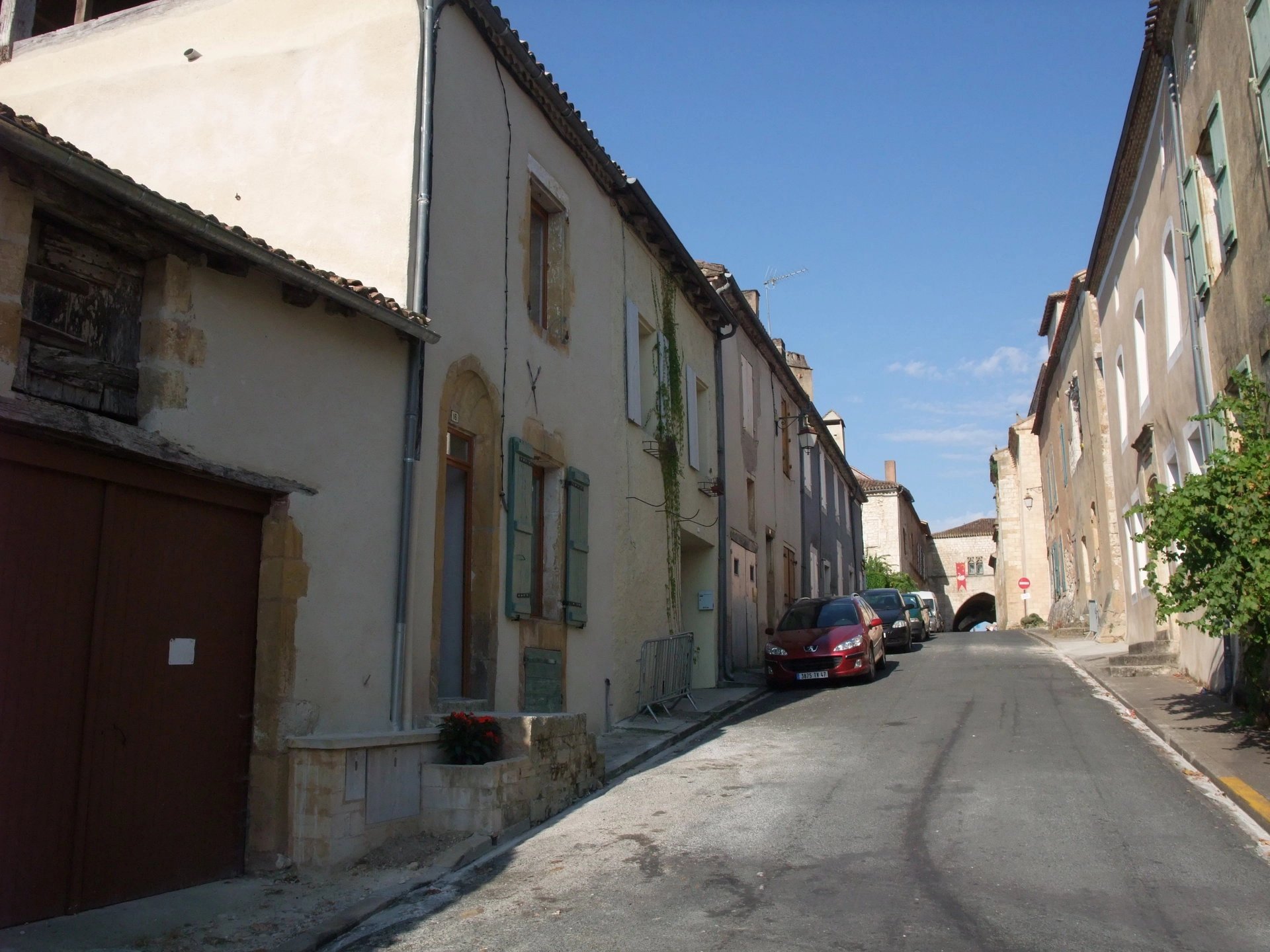 Village house in the heart of Monpazier with balcony