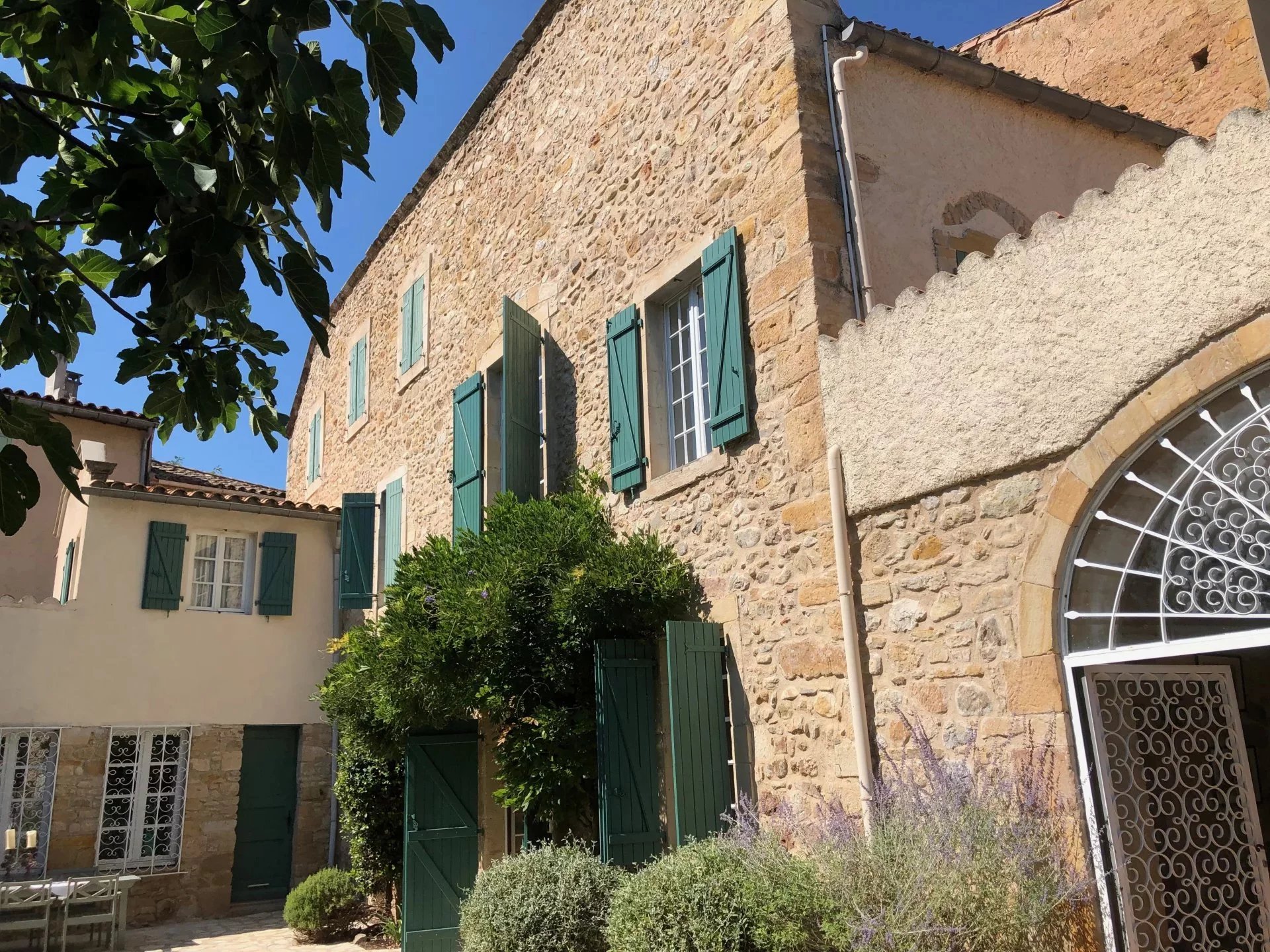 Maison de Caractère en Pierre dans un Village Médiéval près de Limoux