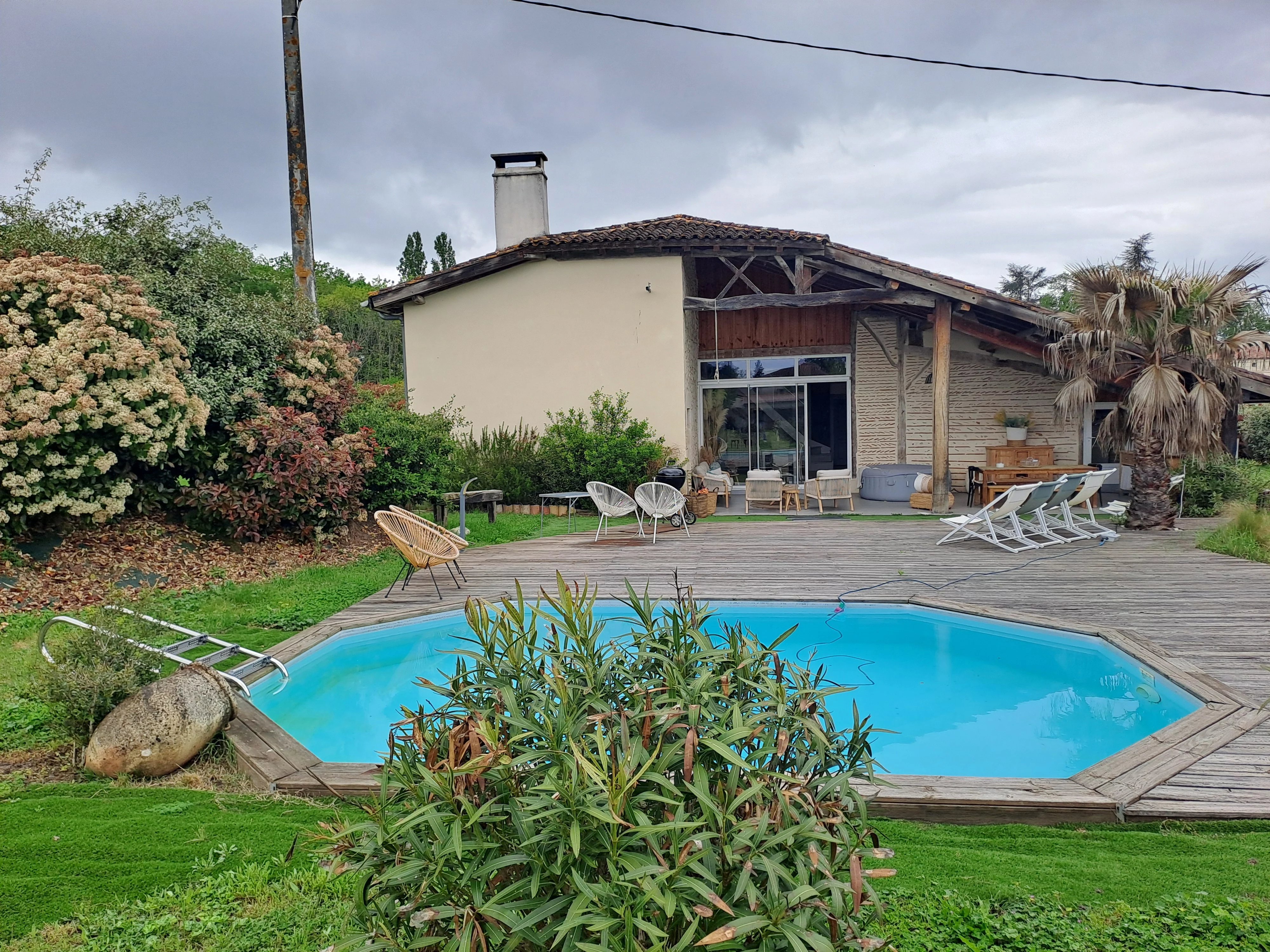 Charming house with swimming pool in a peaceful village