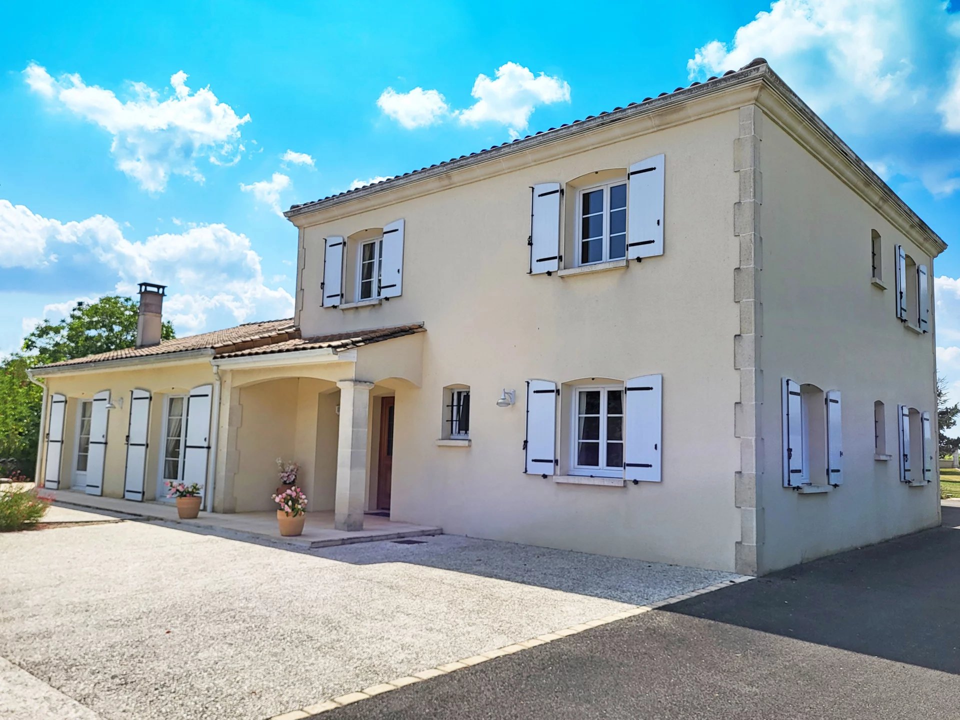 Fabulous modern house in the vines with landscaped garden and stunning pool.