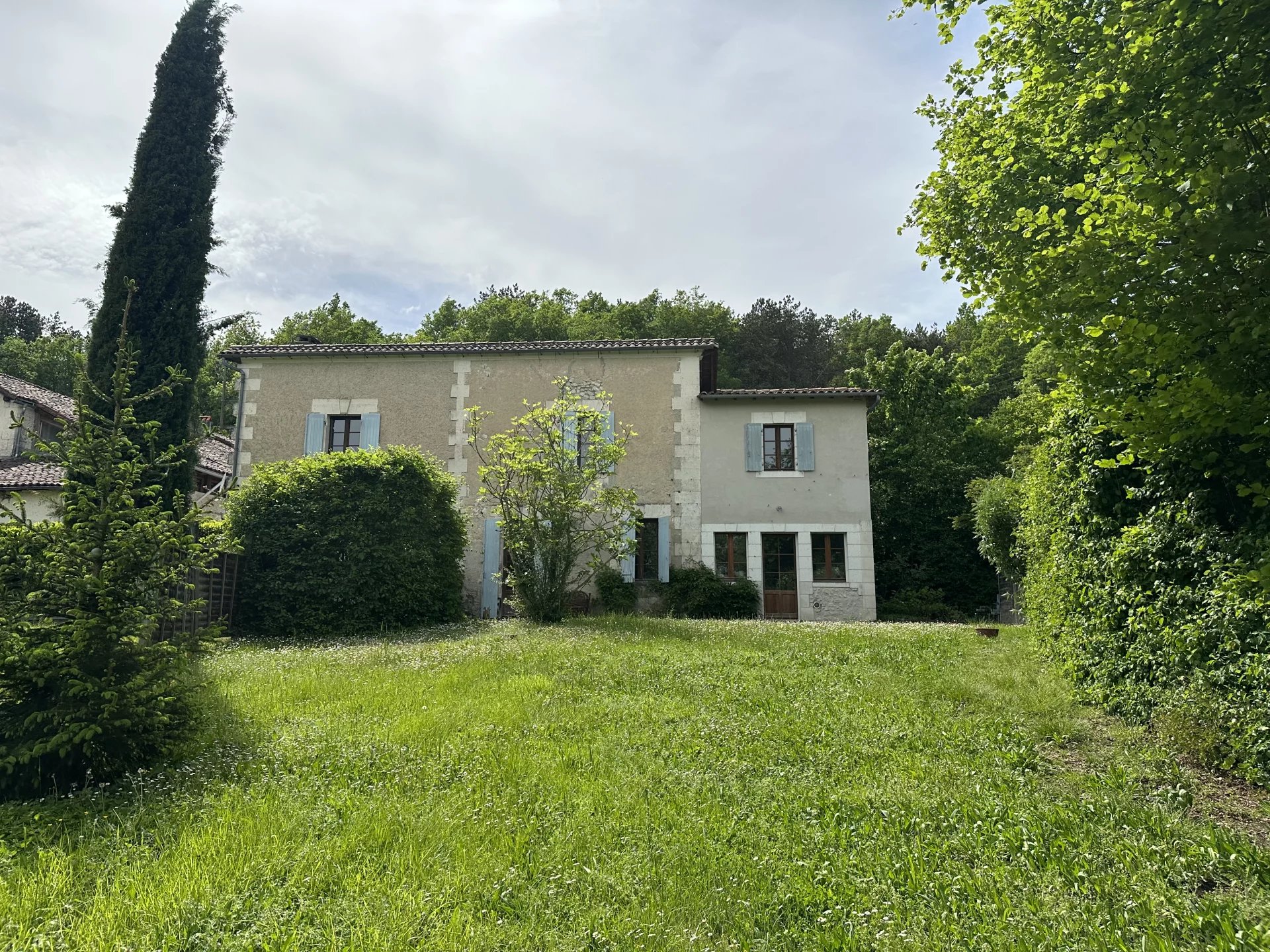 Charmante maison en pierre avec jardin