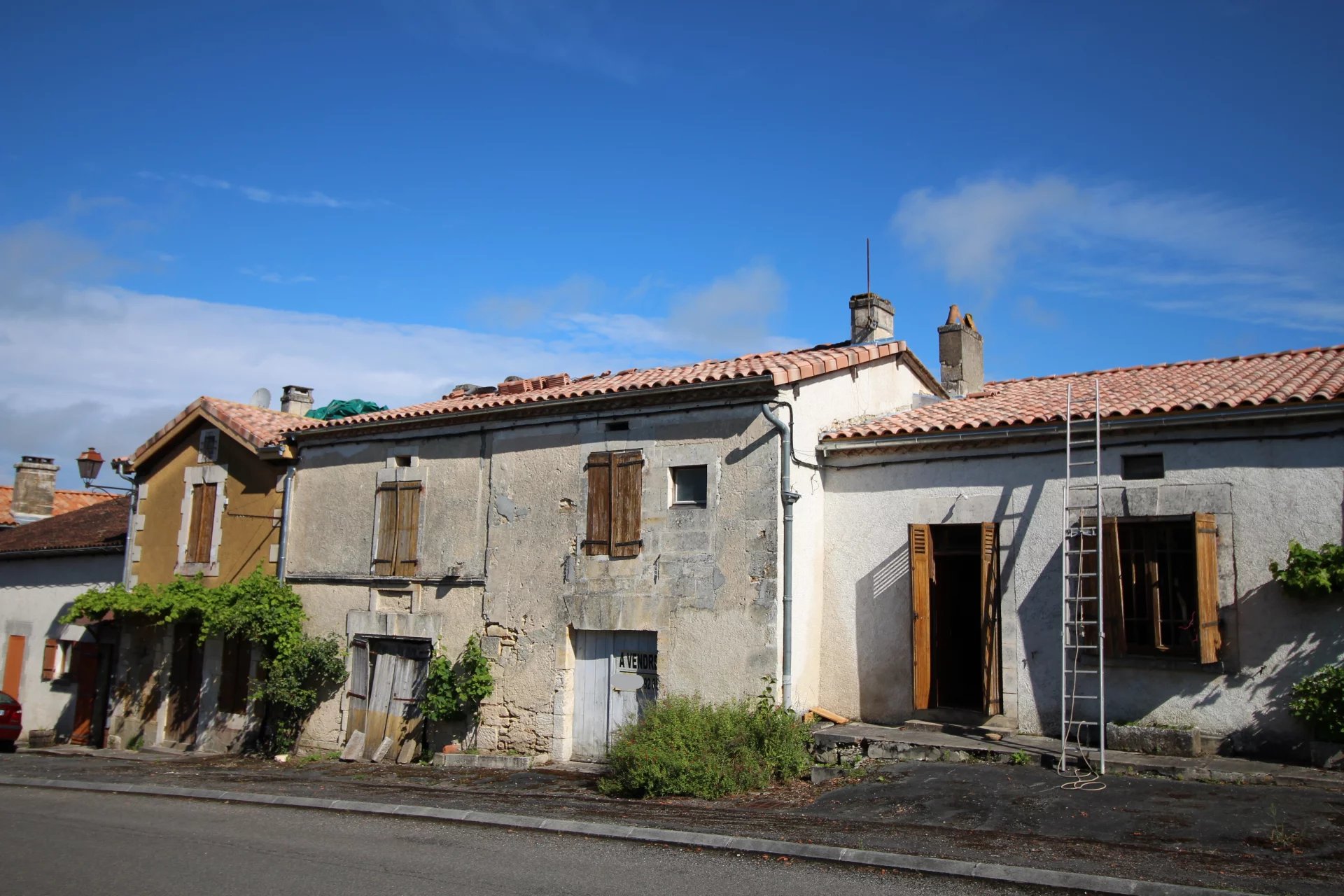 Maison du village et ancien bar (licence IV)