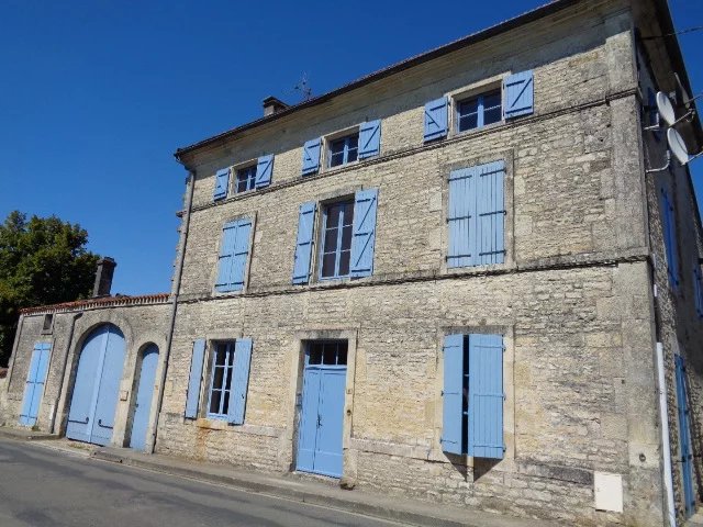 Charmant appartement de caractère d'une chambre avec piscine commune enterrée