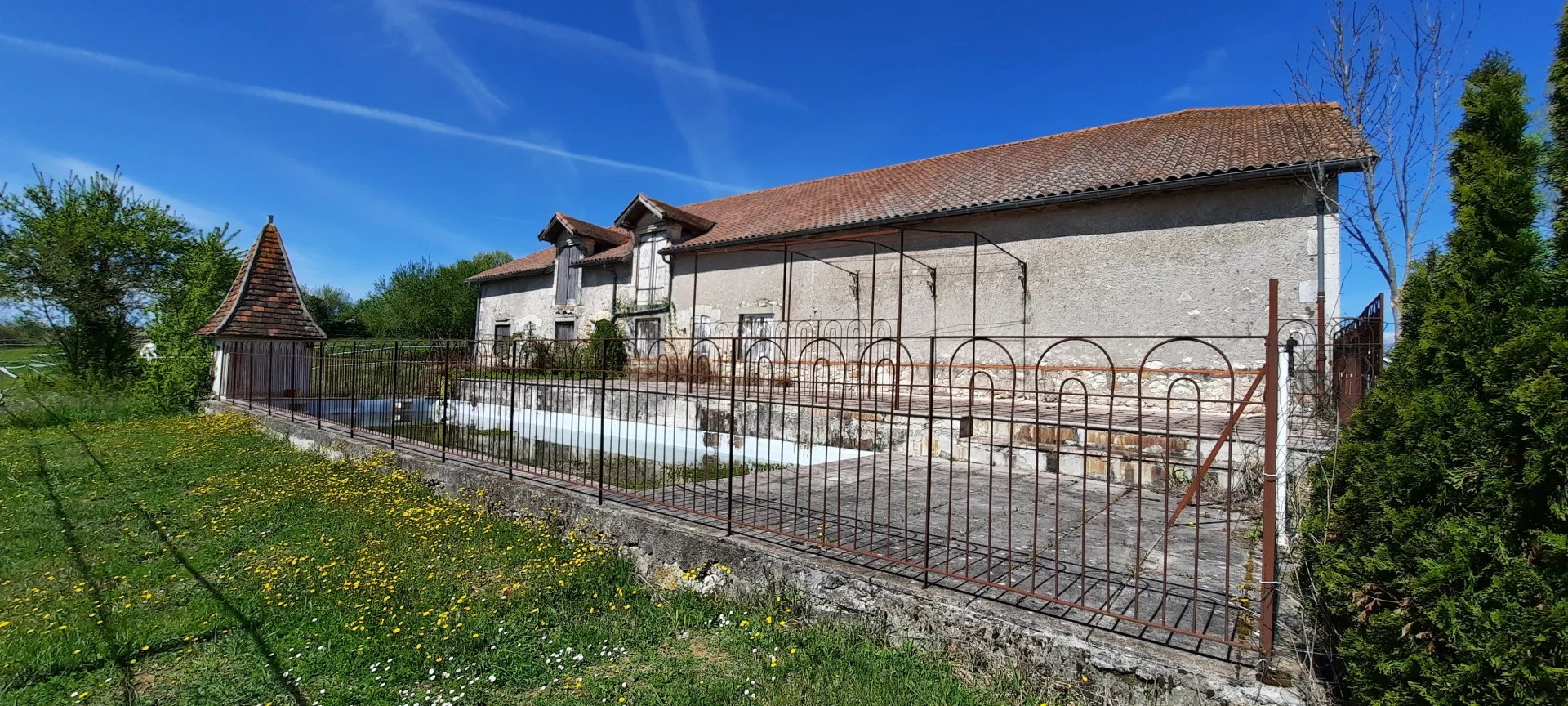 Lovely barn with planning permission in a peaceful setting