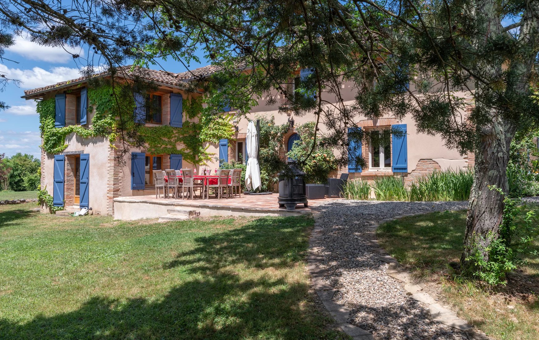 Renovated farmhouse with heated pool