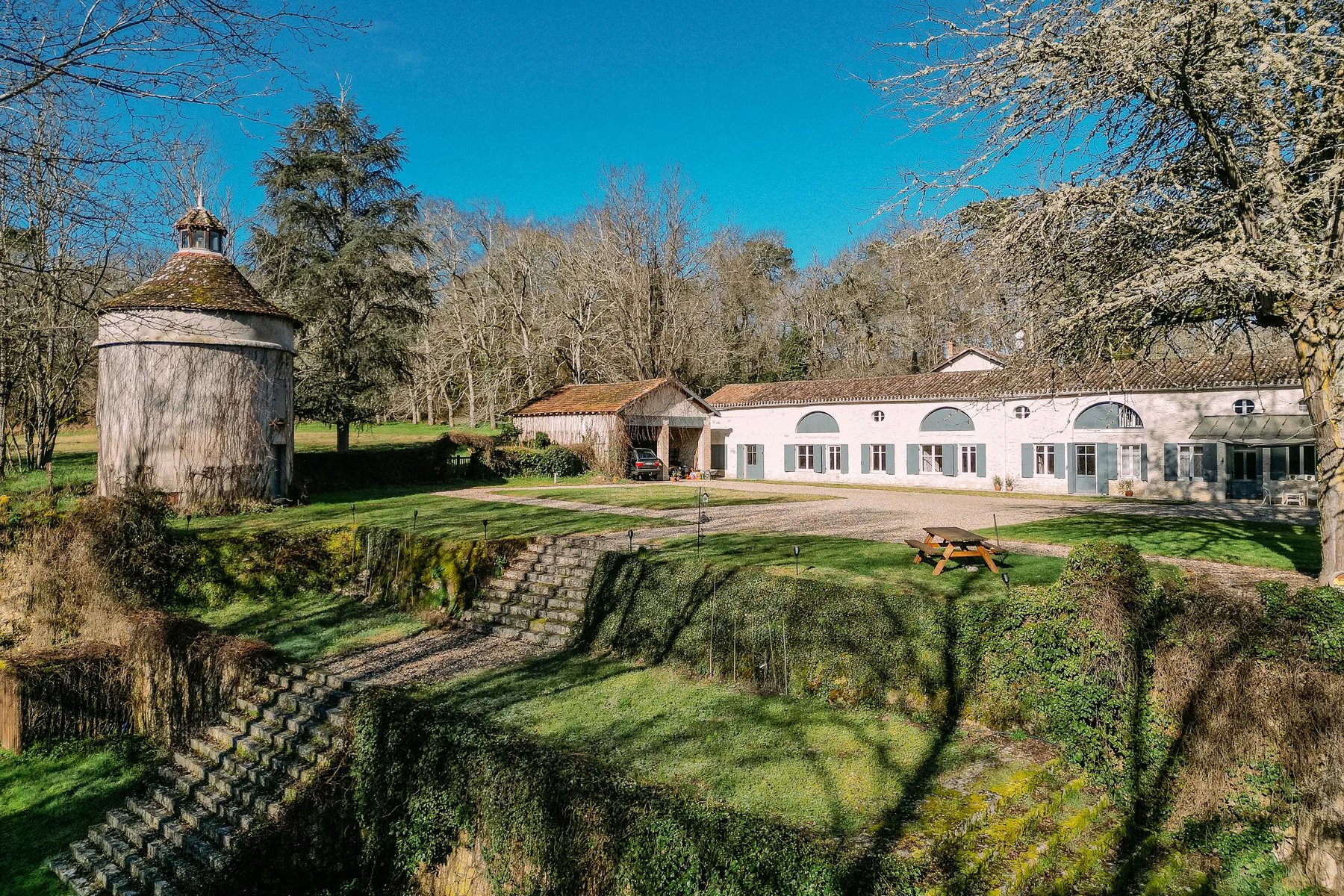Exceptional Property – 11 Hectares with Lakes, River and Equestrian Facilities