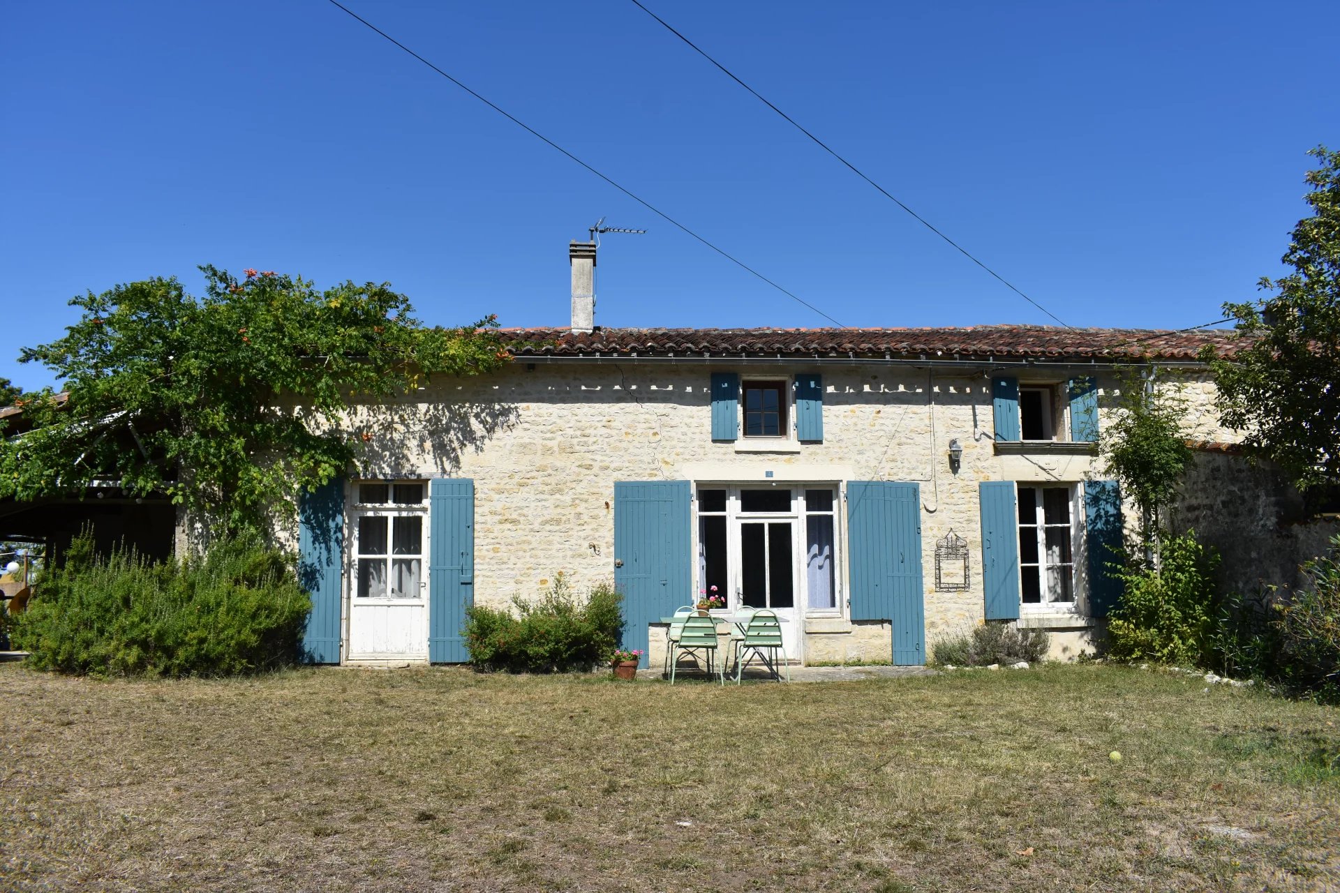 Charming charentaise 4 bed property with outbuildings