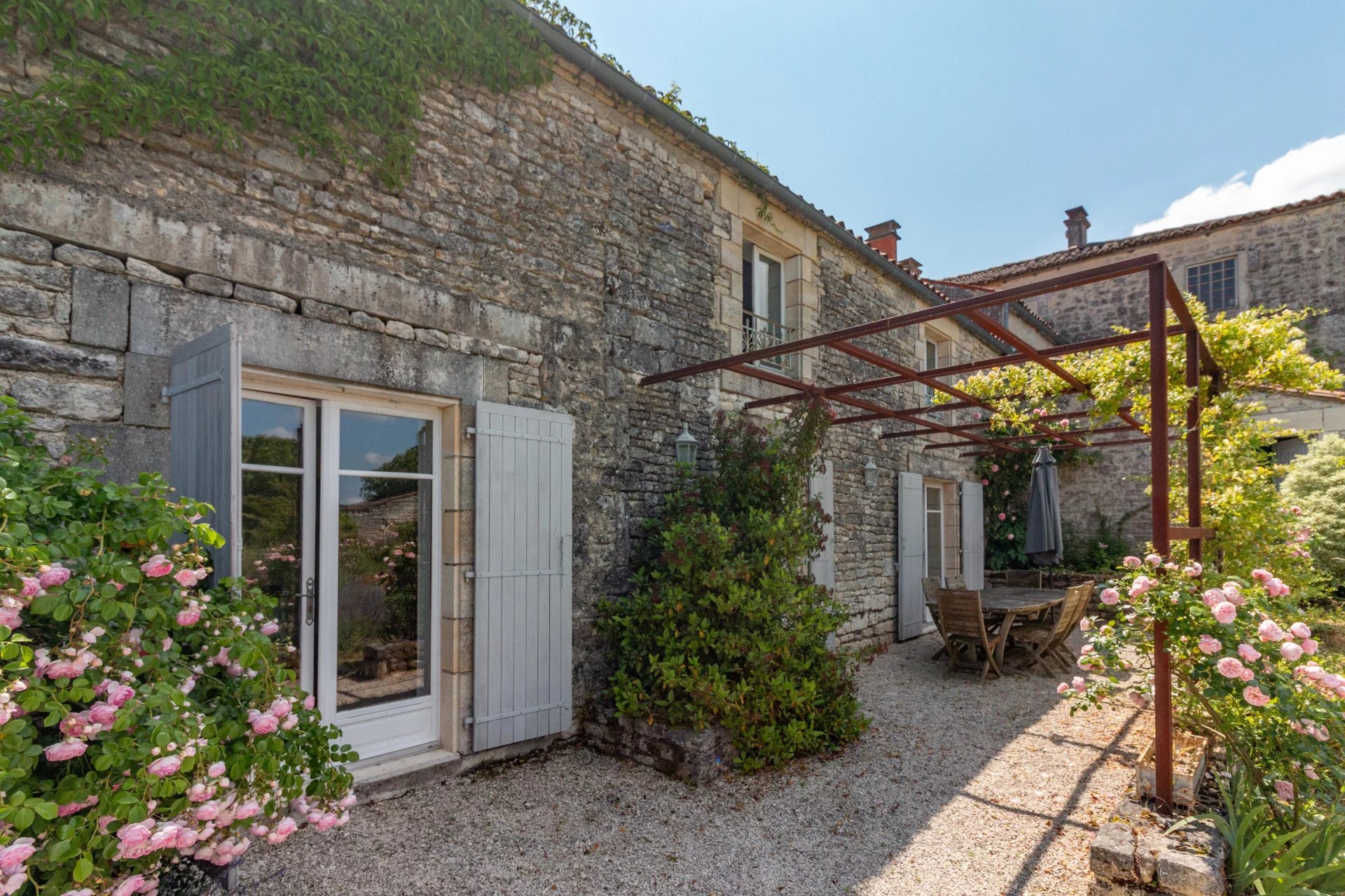 Charming stone house with pool on the edge of the village