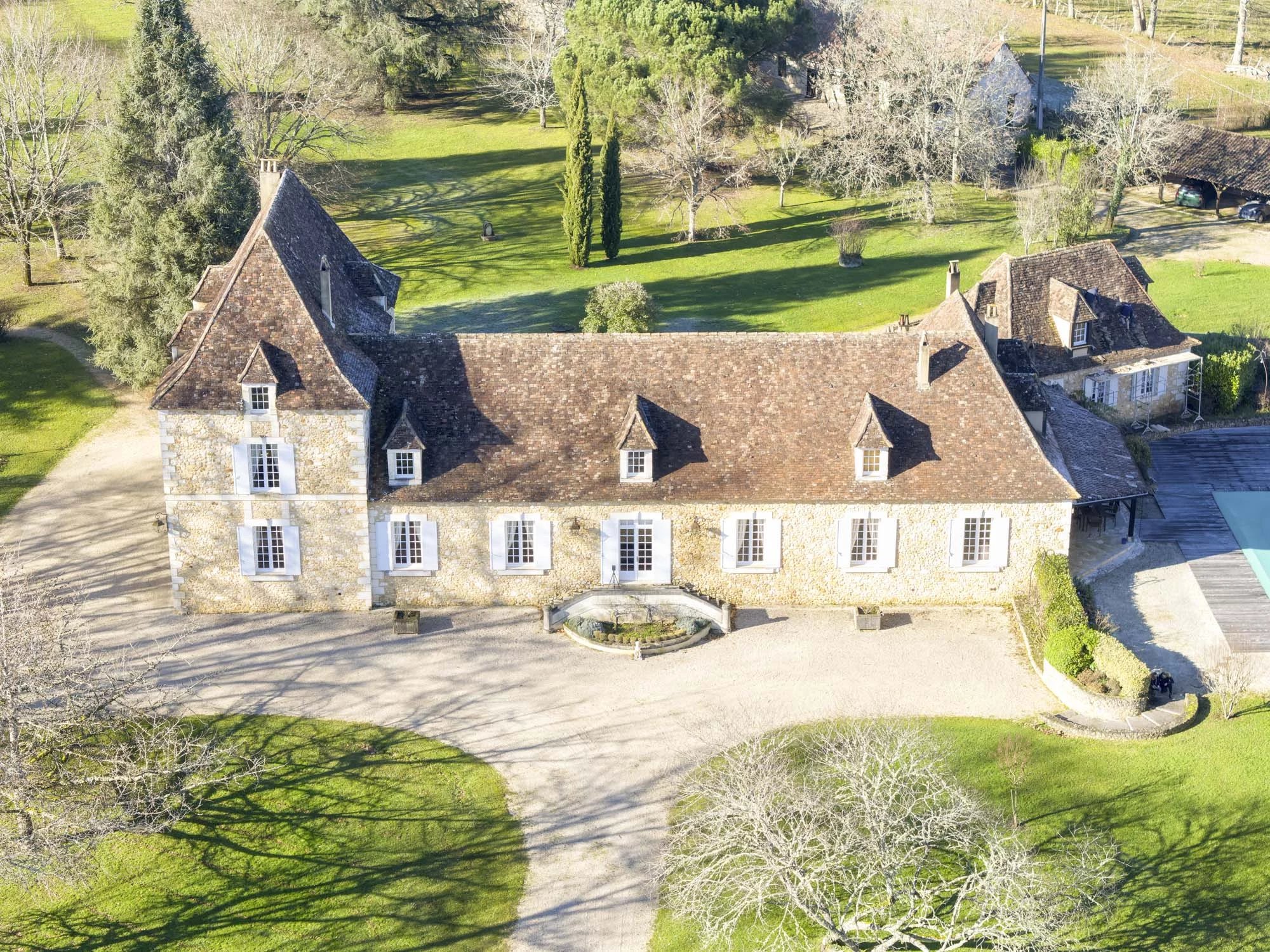 Bel ensemble immobilier en Dordogne - à 20kms de l'aéroport de Bergerac