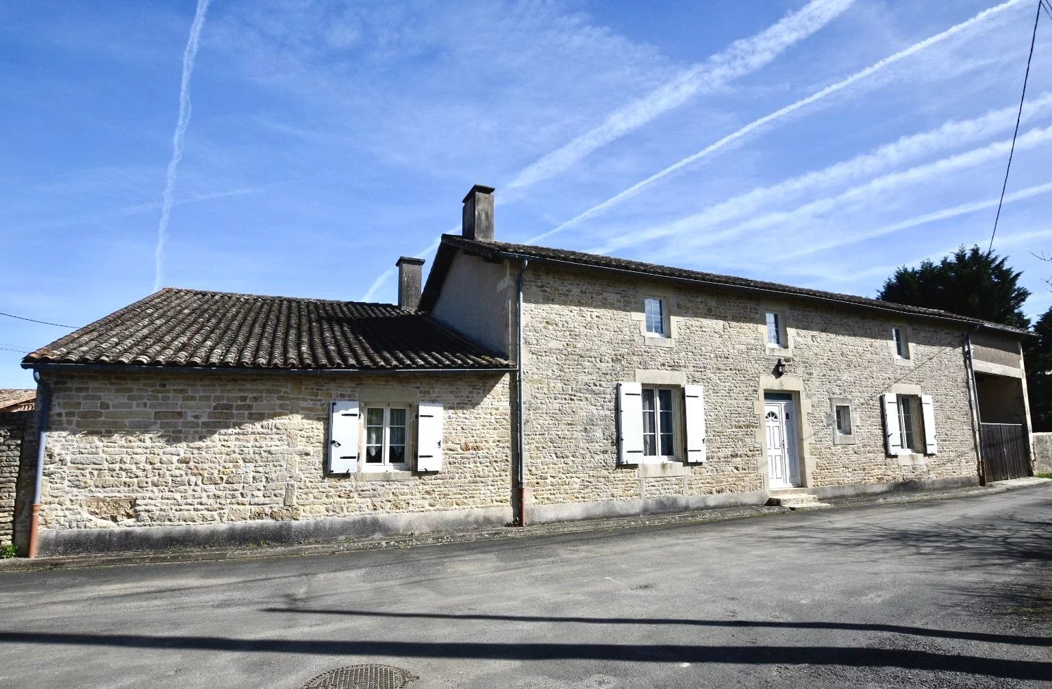 Maison de village traditionnelle de 3 chambres avec grand jardin privé