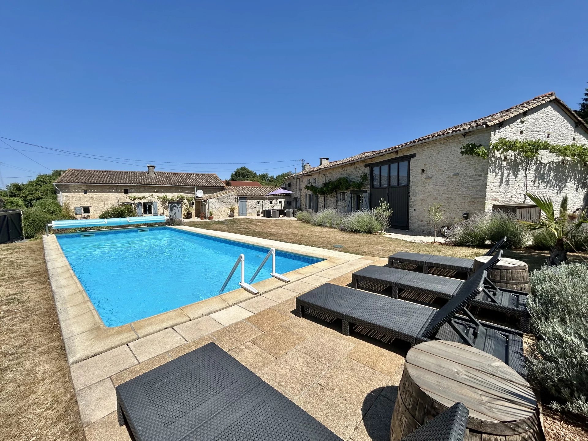 Beautifully Renovated 5 bedroom property (3-Bedroom Stone House and 2-Bedroom Gîte), pool and barns