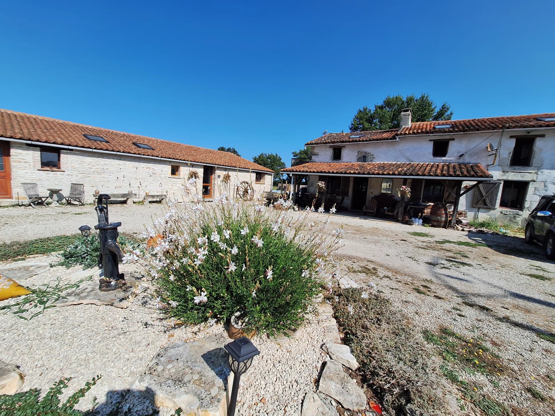 Fermette avec maison d'amis et piscine sans vis-à-vis