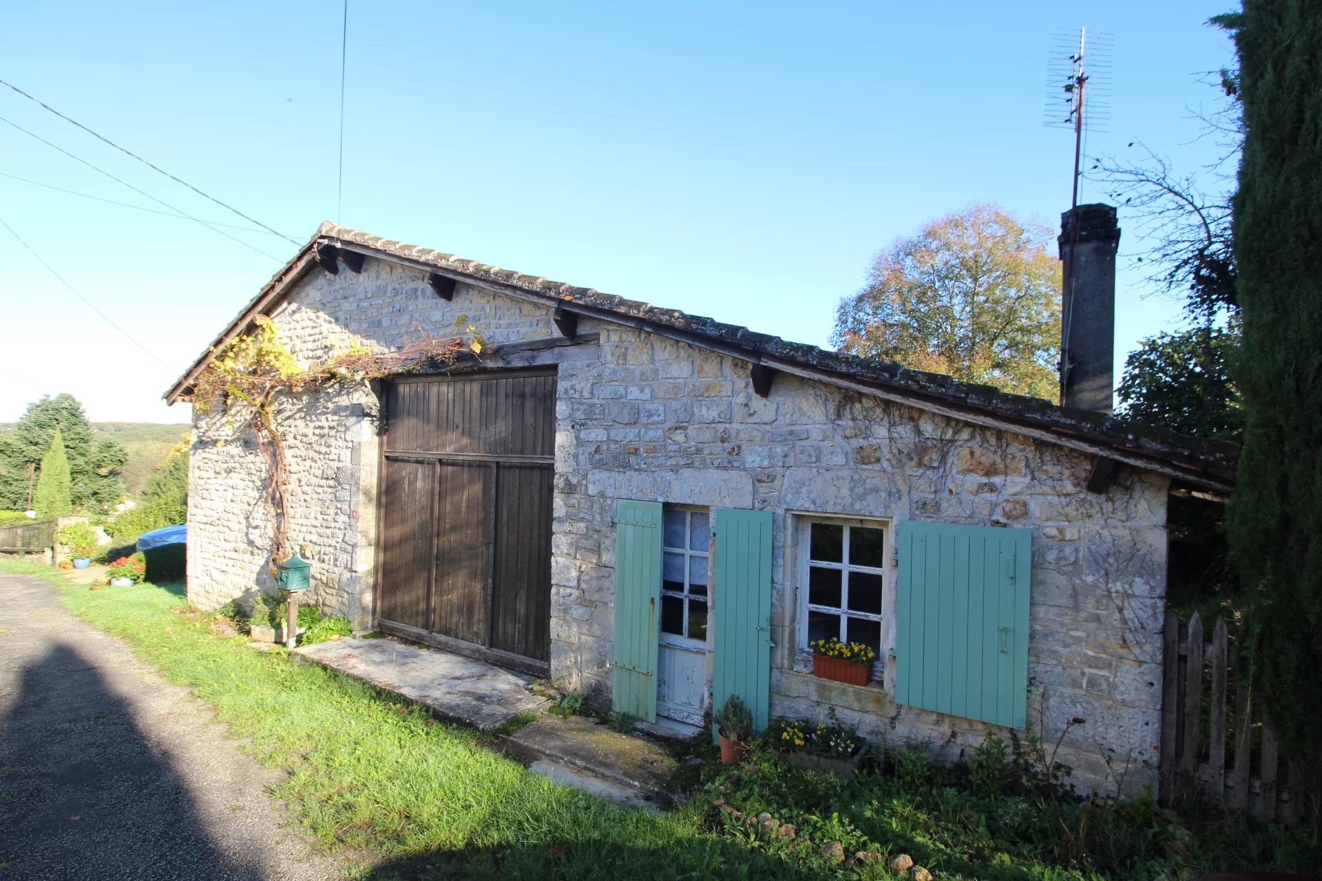 Detached village house with garden and small barn