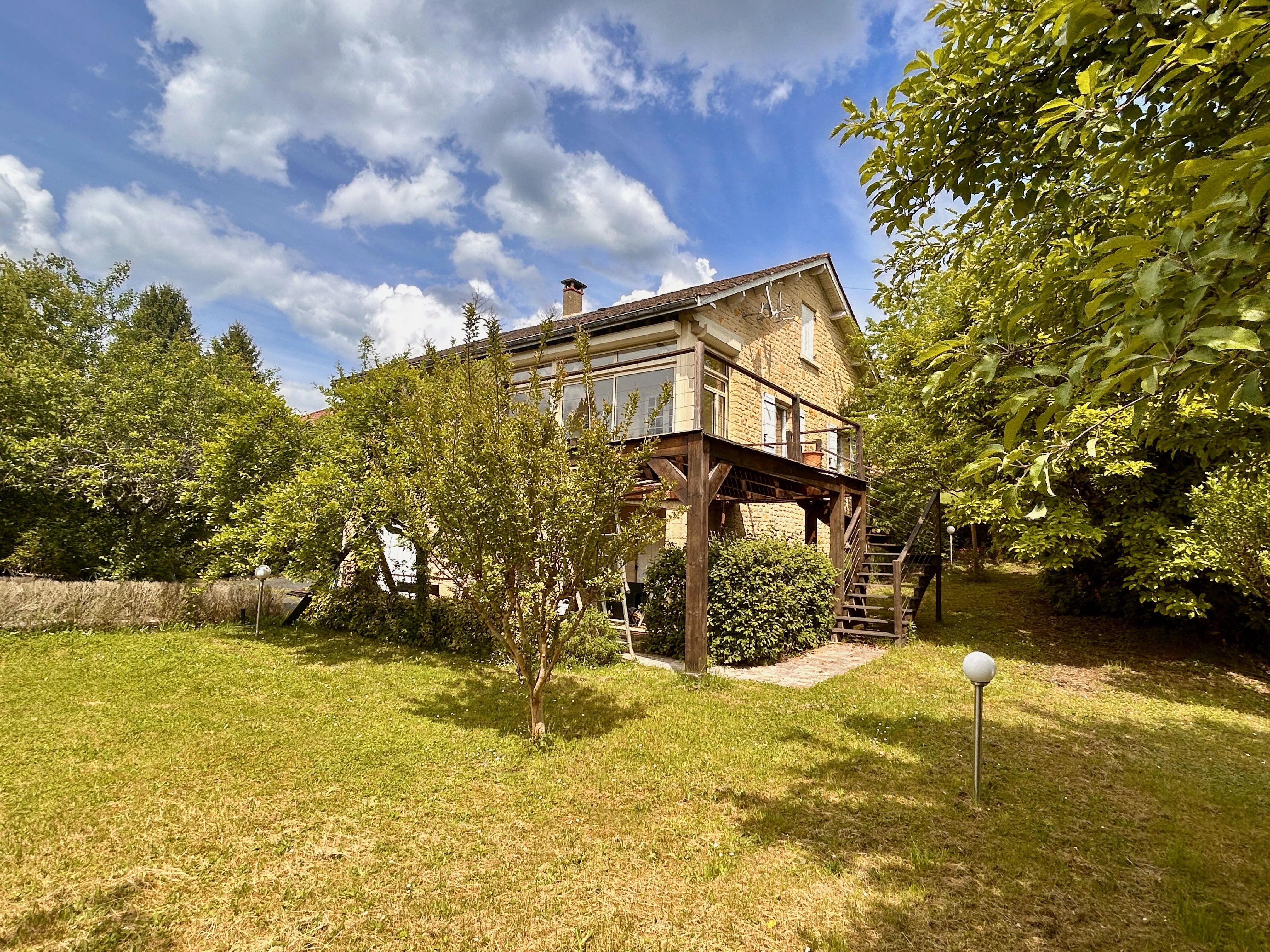 Spacious 4/5-Bedroom Home – Walk to Sarlat’s Historic Centre