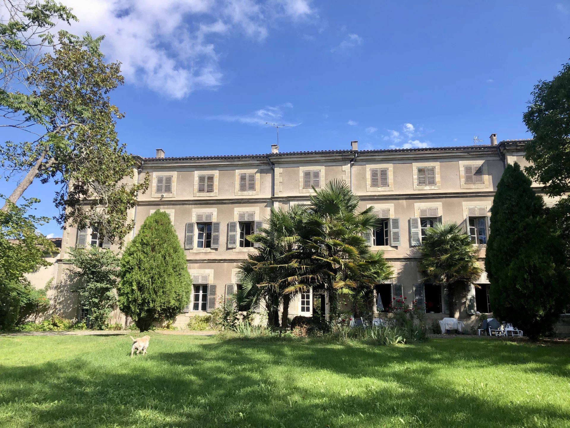 Beautiful Chateau with 5.7 ha alongside the Canal du Midi