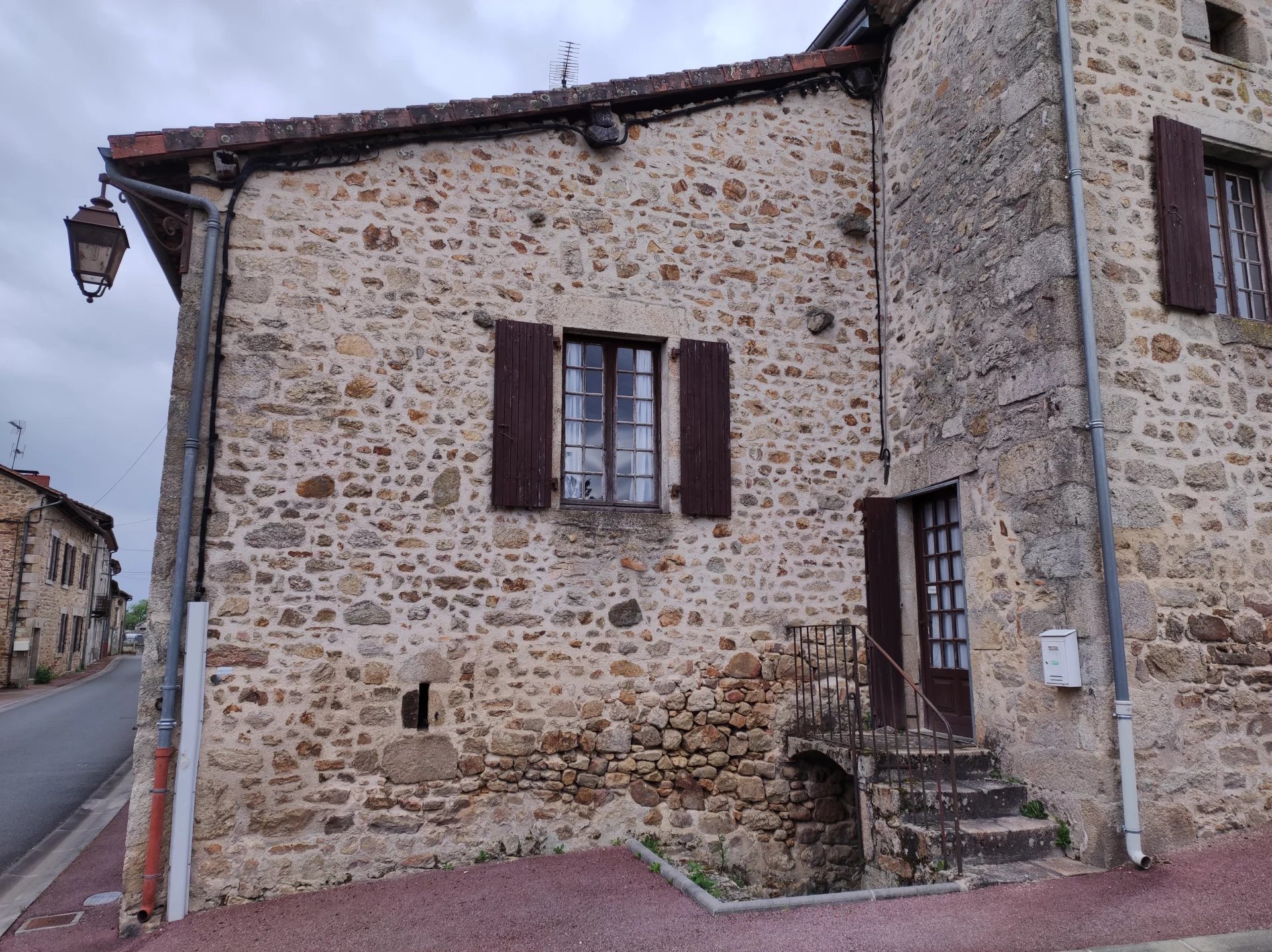 Village house with a separate flat and building plot