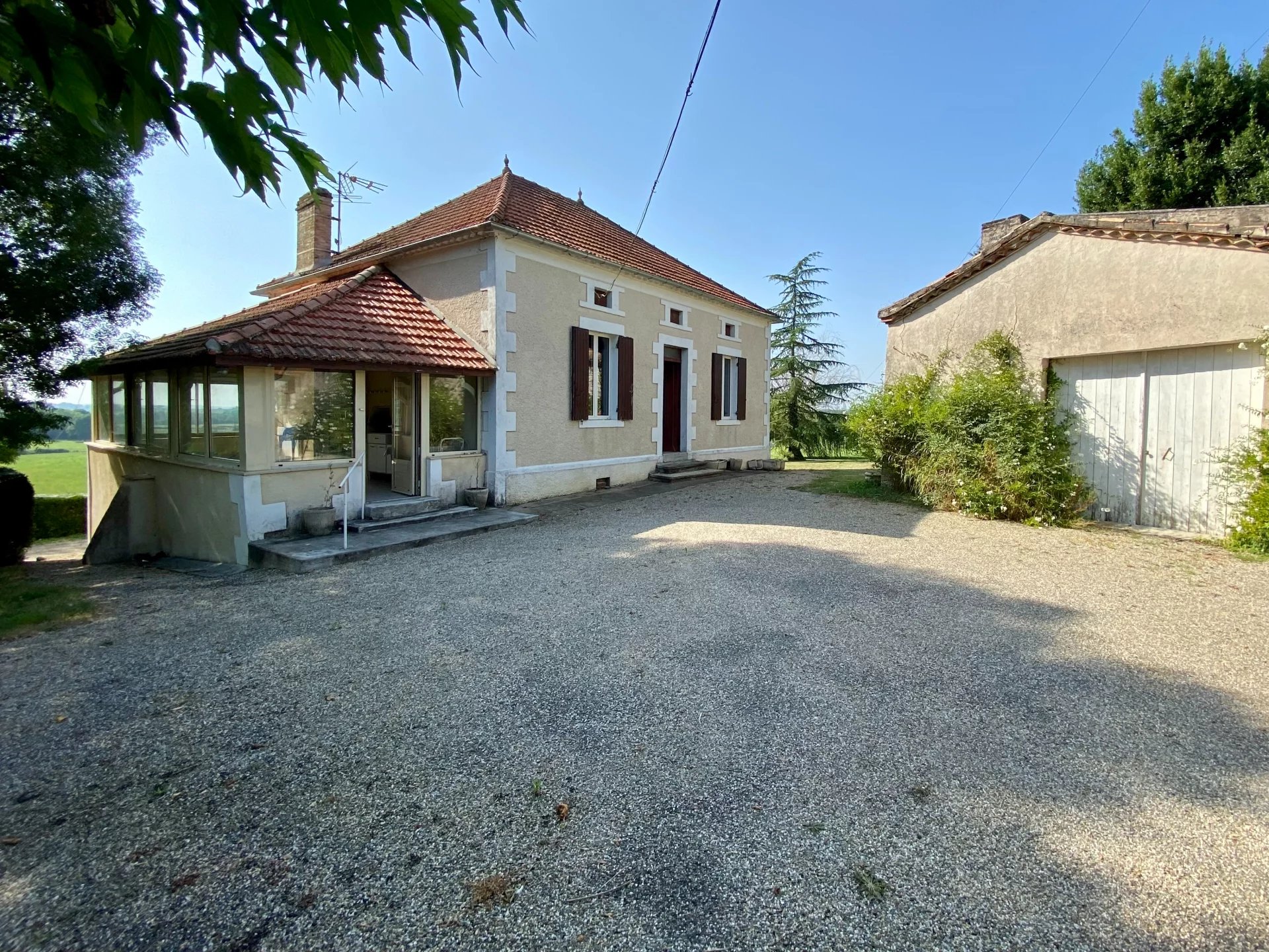 Joli corps de ferme à rafraîchir à deux pas de la bastide de Monflanquin