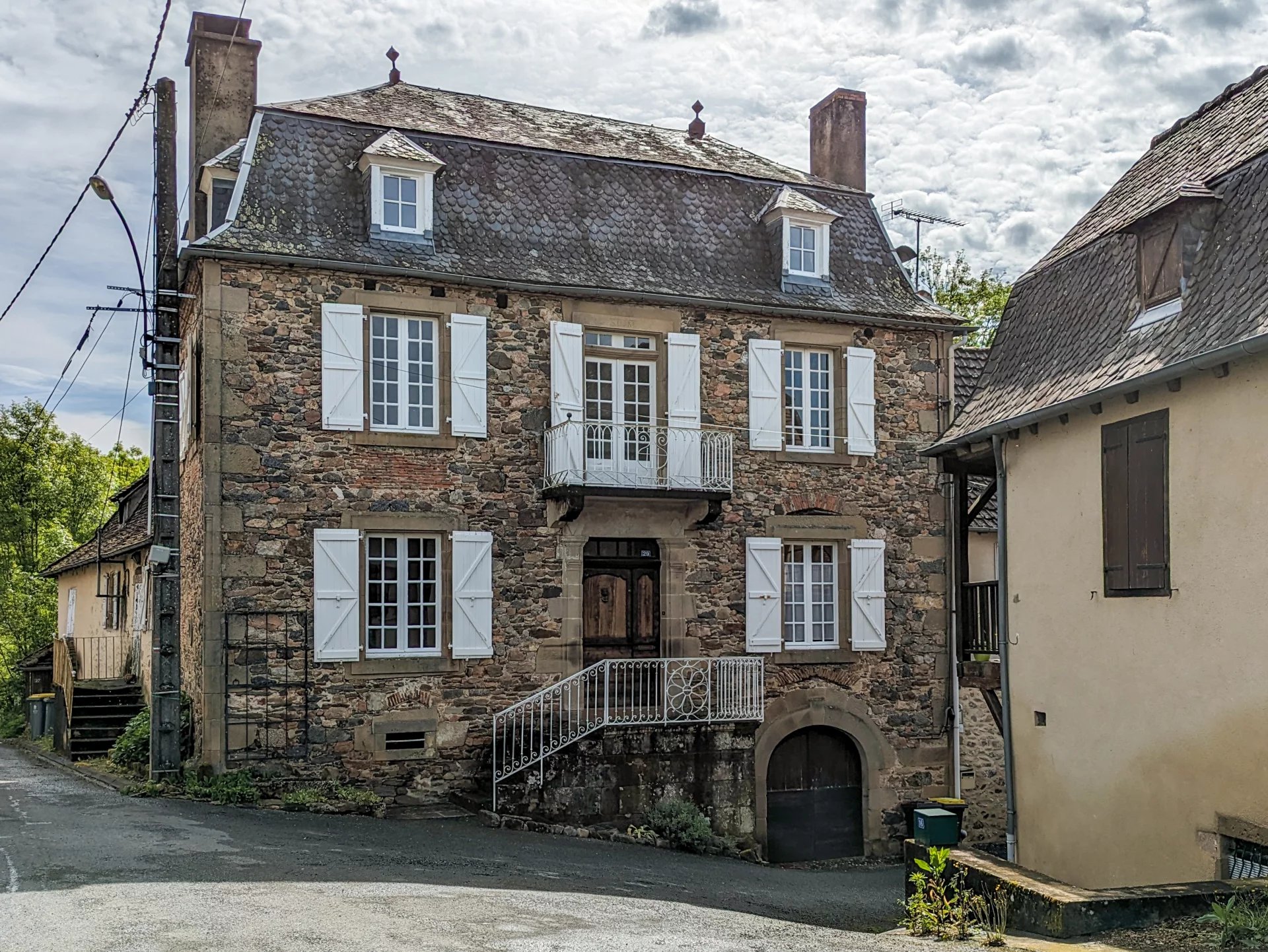 A large bourgeois village house in the heart of the Dordogne Valley