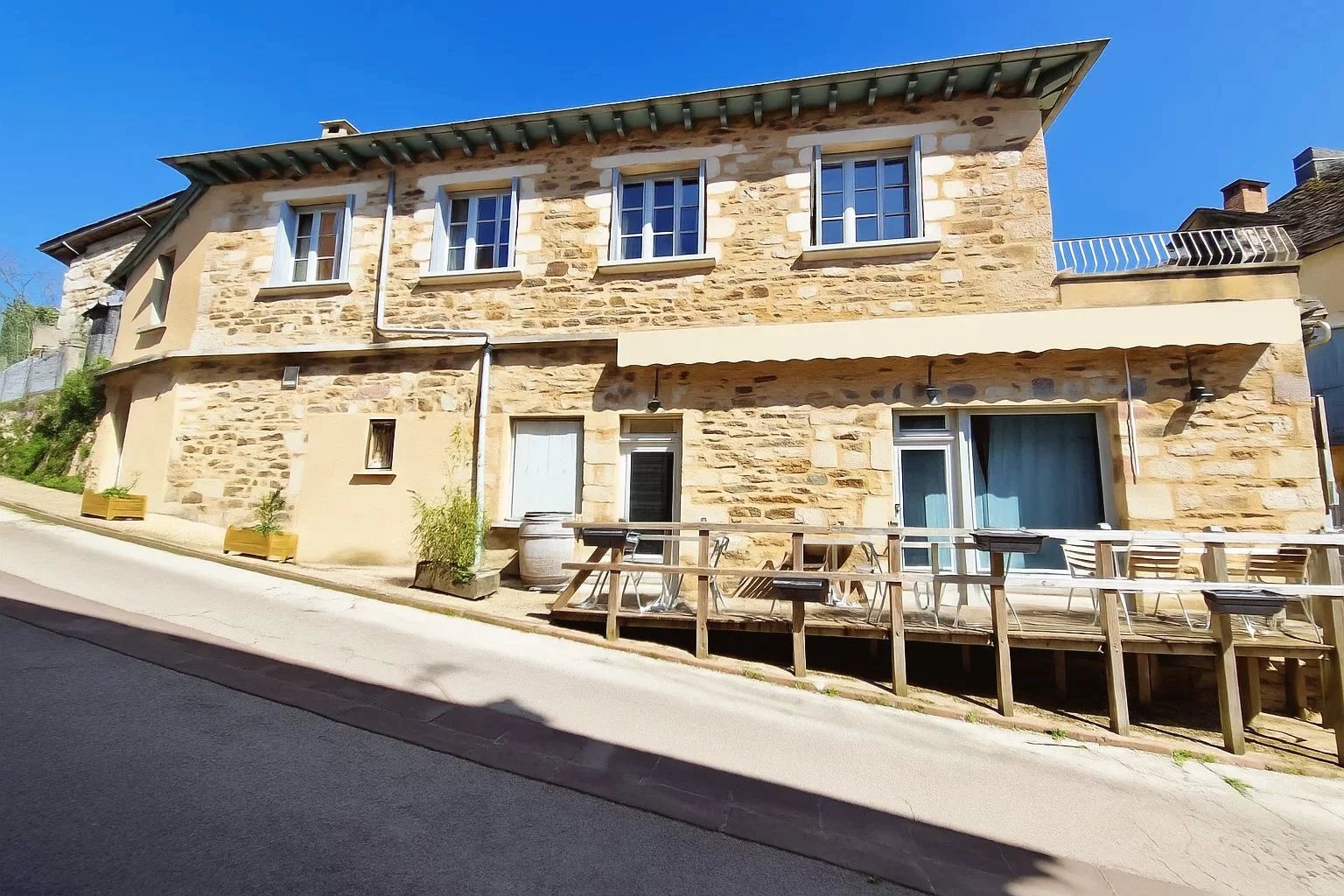 Restaurant Business with Living Accommodation in a Picturesque Aveyron Village