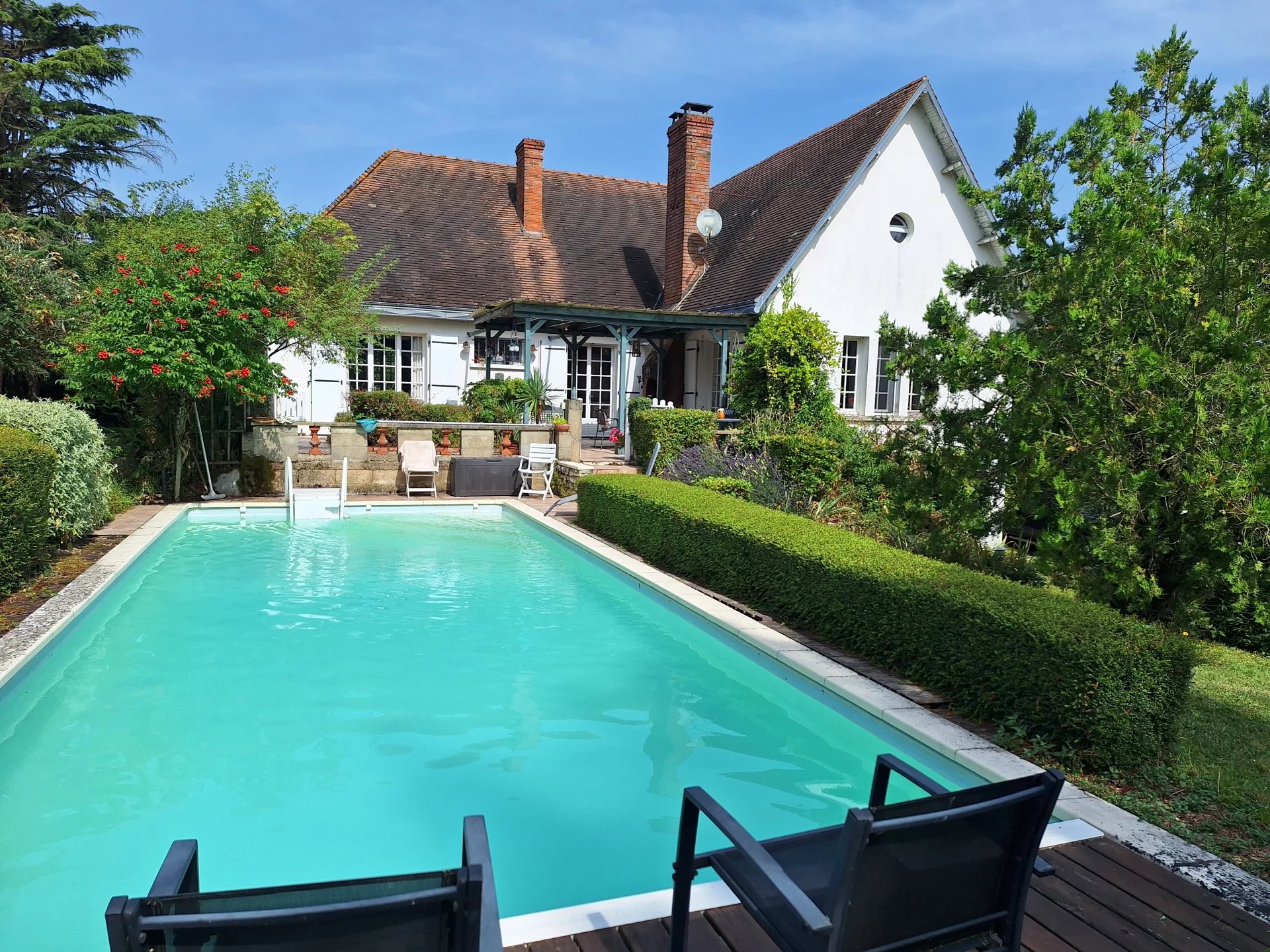 Detached spacious home with pool