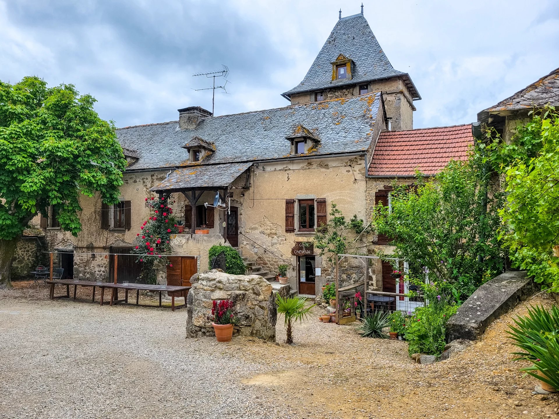 Traditionally restored farmhouse with Safari Lodges and a gite