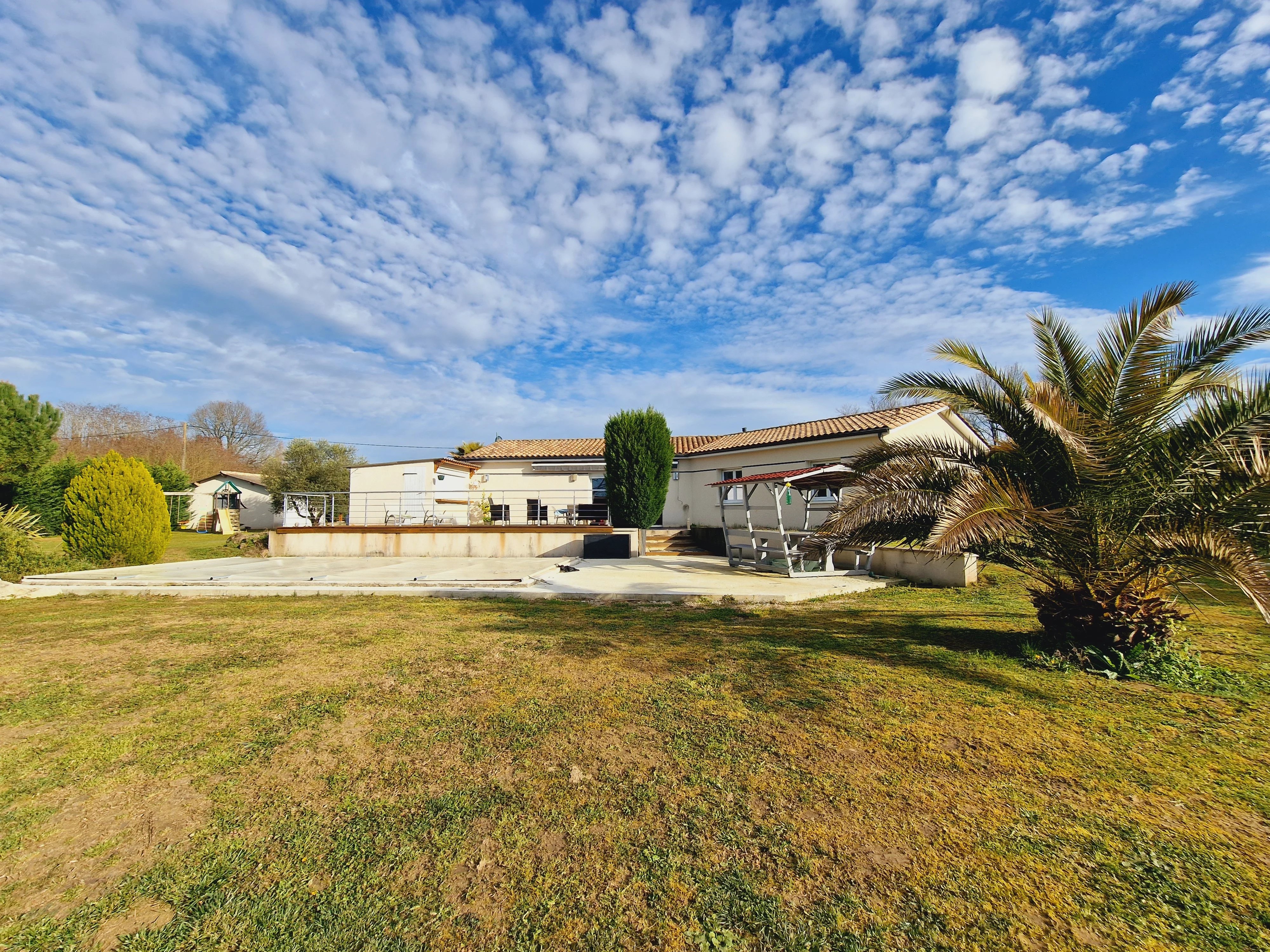 Contemporary 3 bed villa with swimming pool, near Eymet