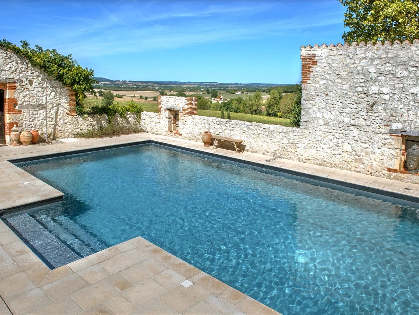 Secluded, 3 gorgeous dwellings with a private swimming pool