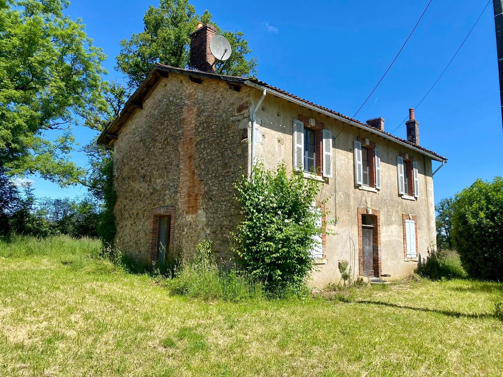 Charming three bedroom house with barns and three hectares of land