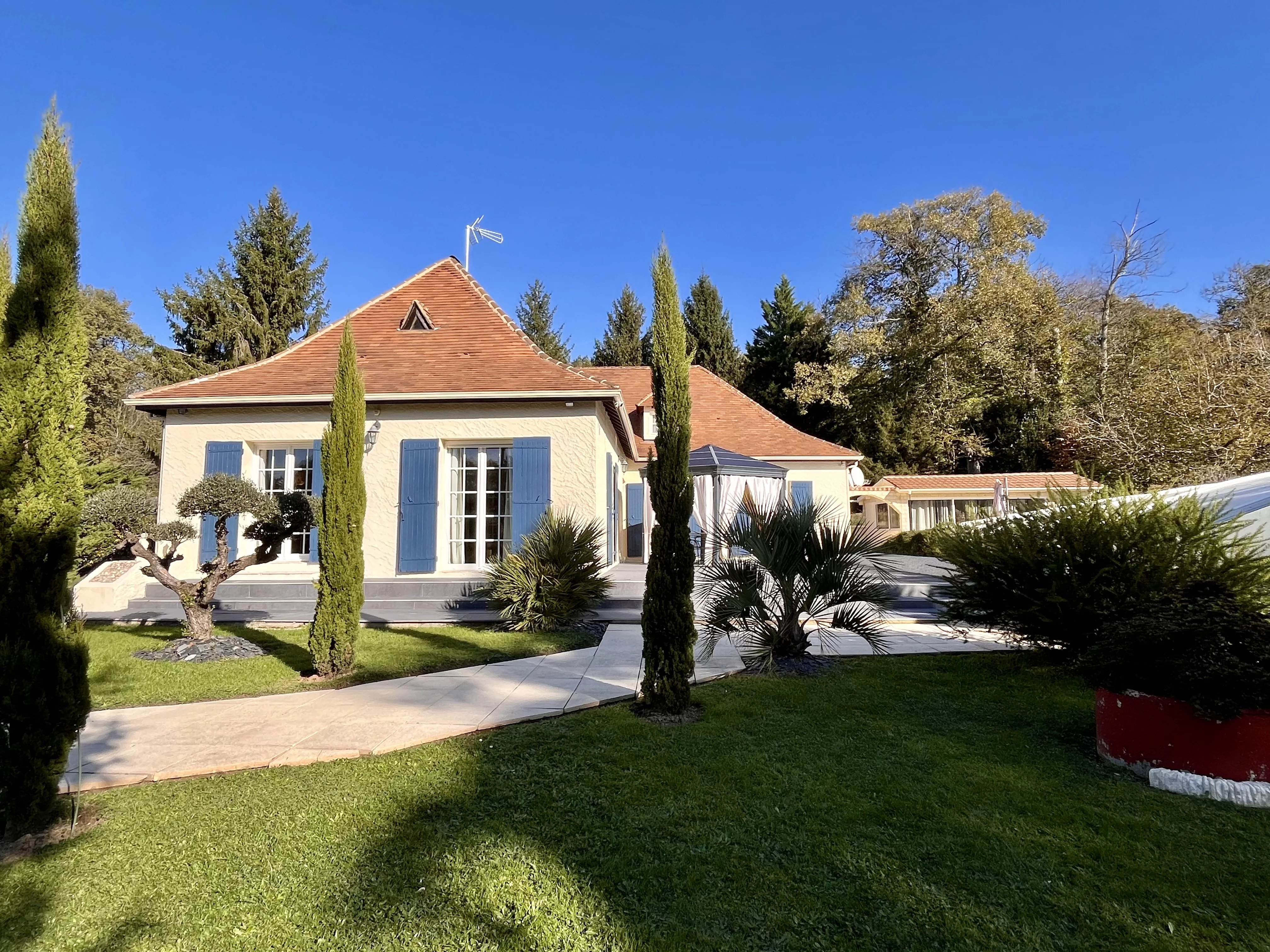 Family home with swimming pool