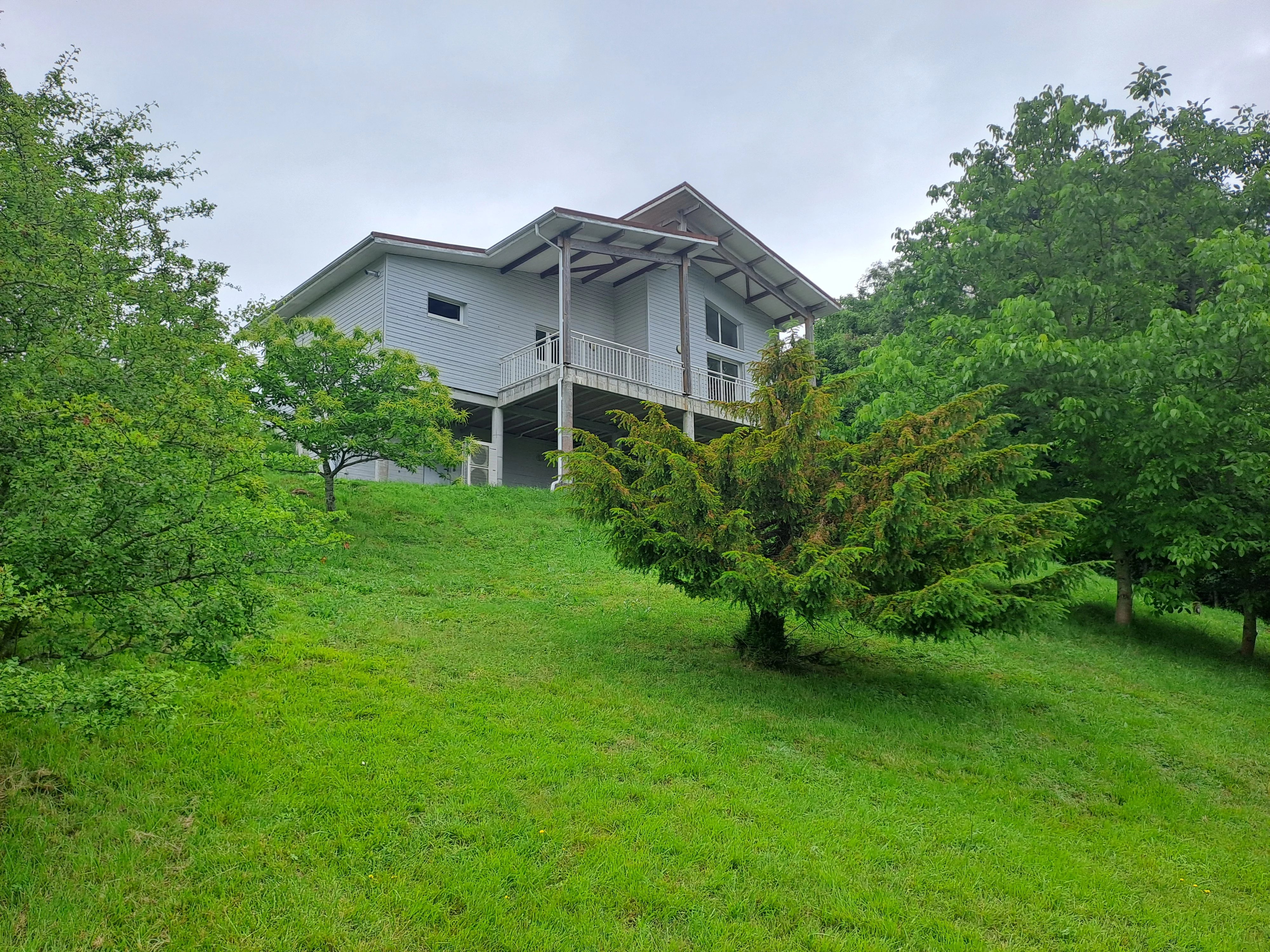 Maison contemporaine en ossature bois avec vue dominante