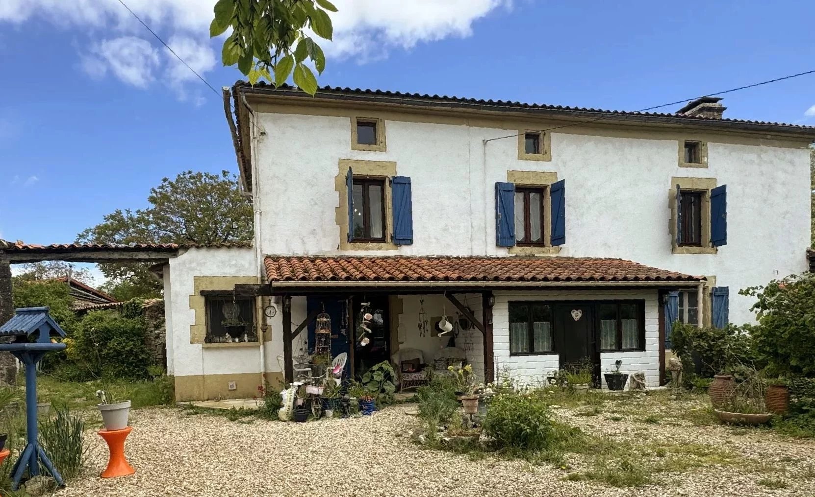 Belle propriété de 3 chambres + une annexe pour les invités et une piscine, près de la ville riveraine de Mansle