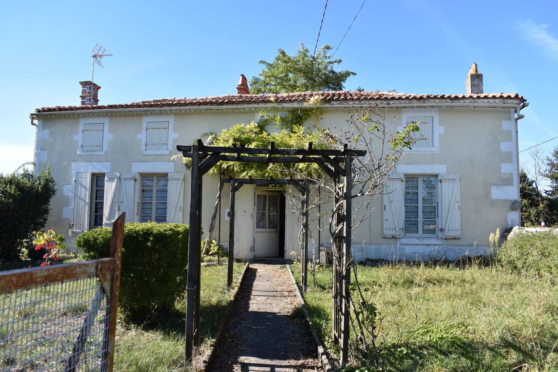 Pretty house dating from 1853 to renovate