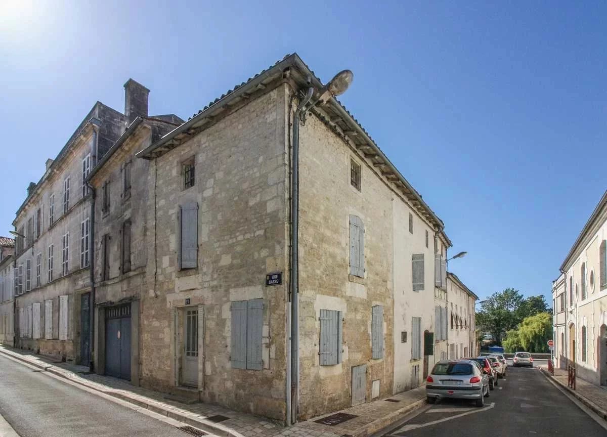 Jolie maison de ville avec terrasse sur le toit, belle vue sur la Charente.