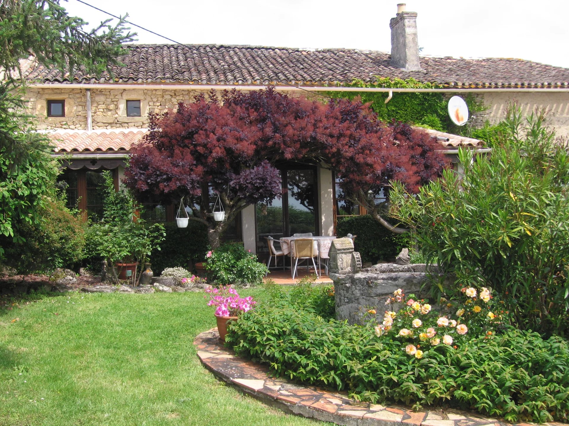 Charming 4 Bedroom Stone property with Barn