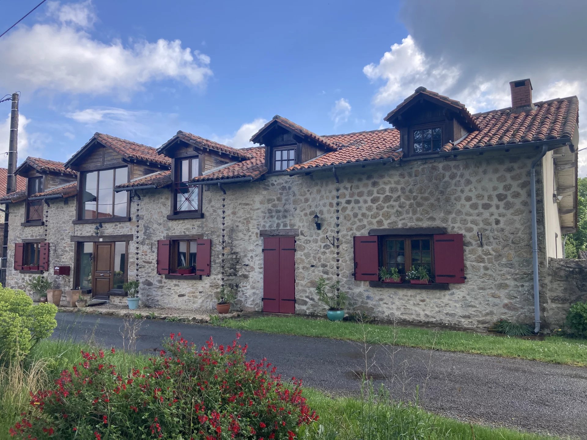 Stylishly renovated stone property with guest house and pool