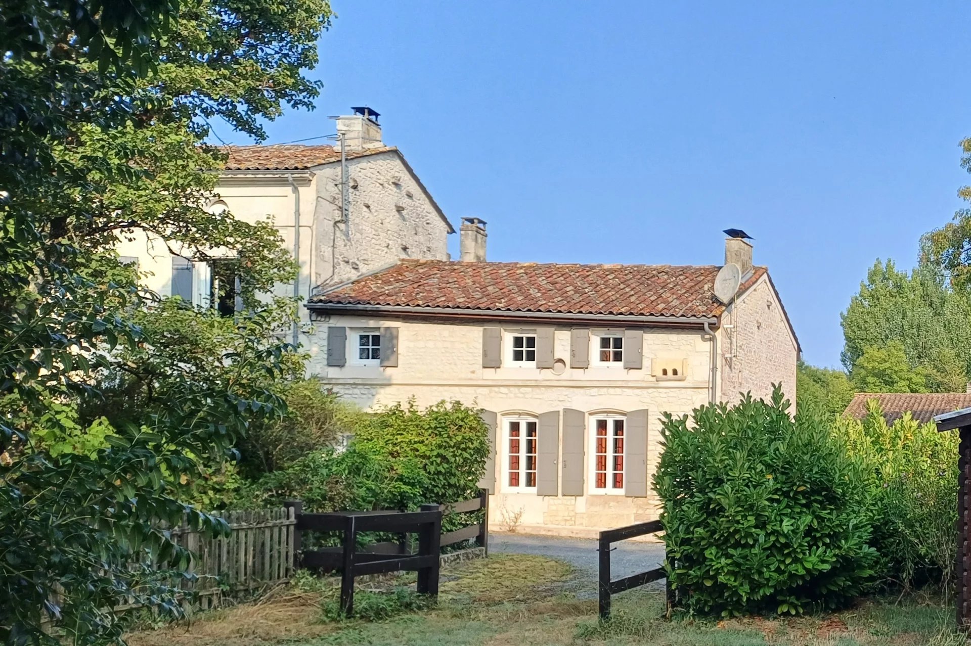 Maison rénovée de 3 chambres à 5 km de Jonzac