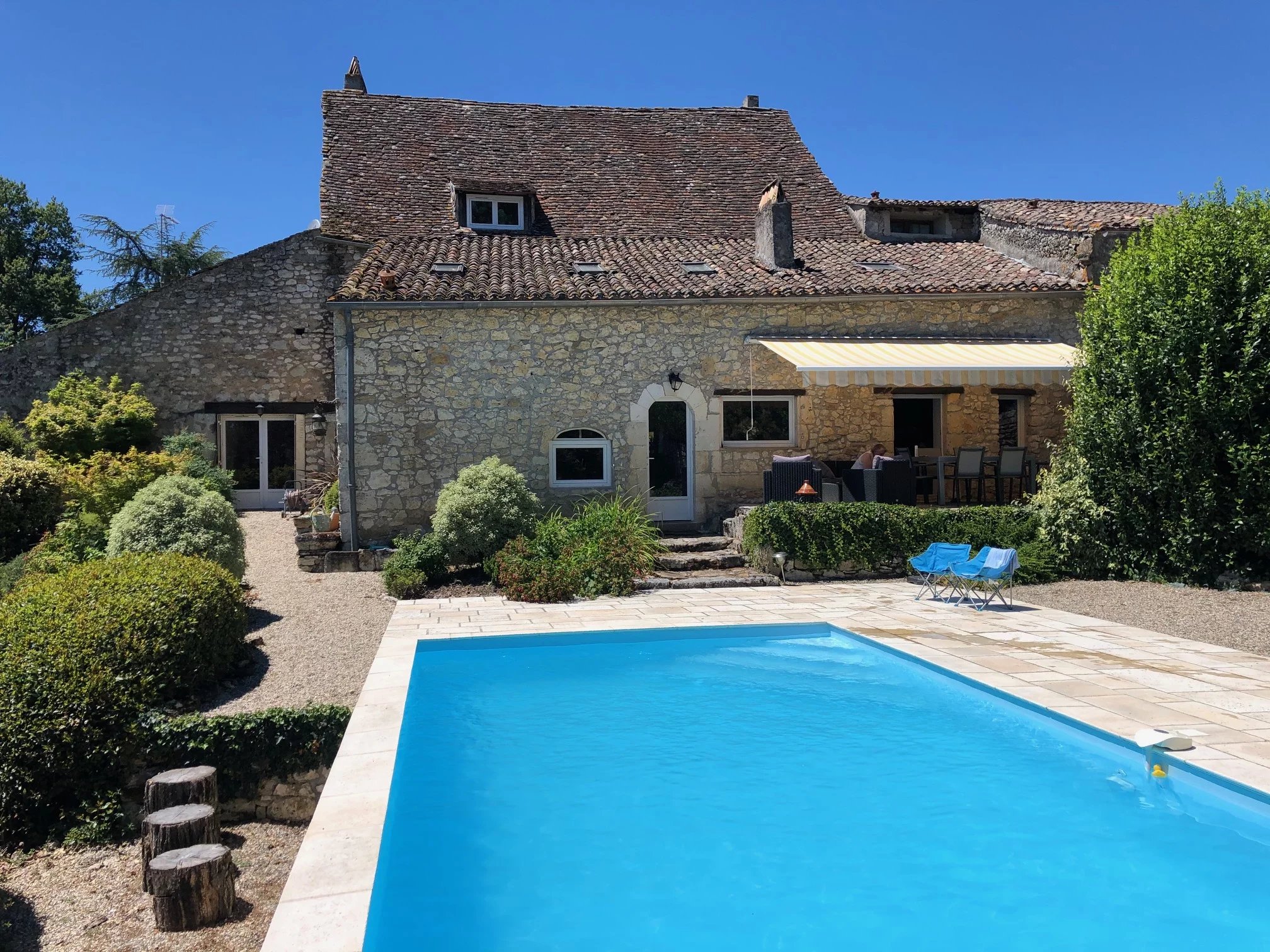 Maison du 16ème siècle, 4 chambres, vue imprenable et piscine